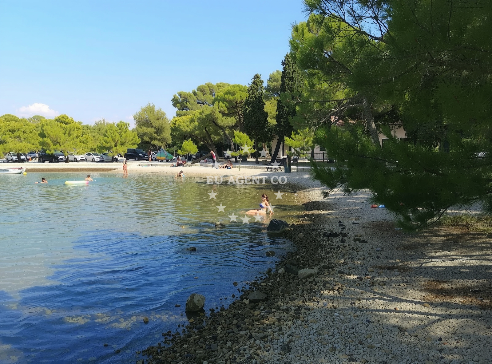 Overview of Sv. Nikola beach in Žrtava Fašističkog Terora 11, Šibenik