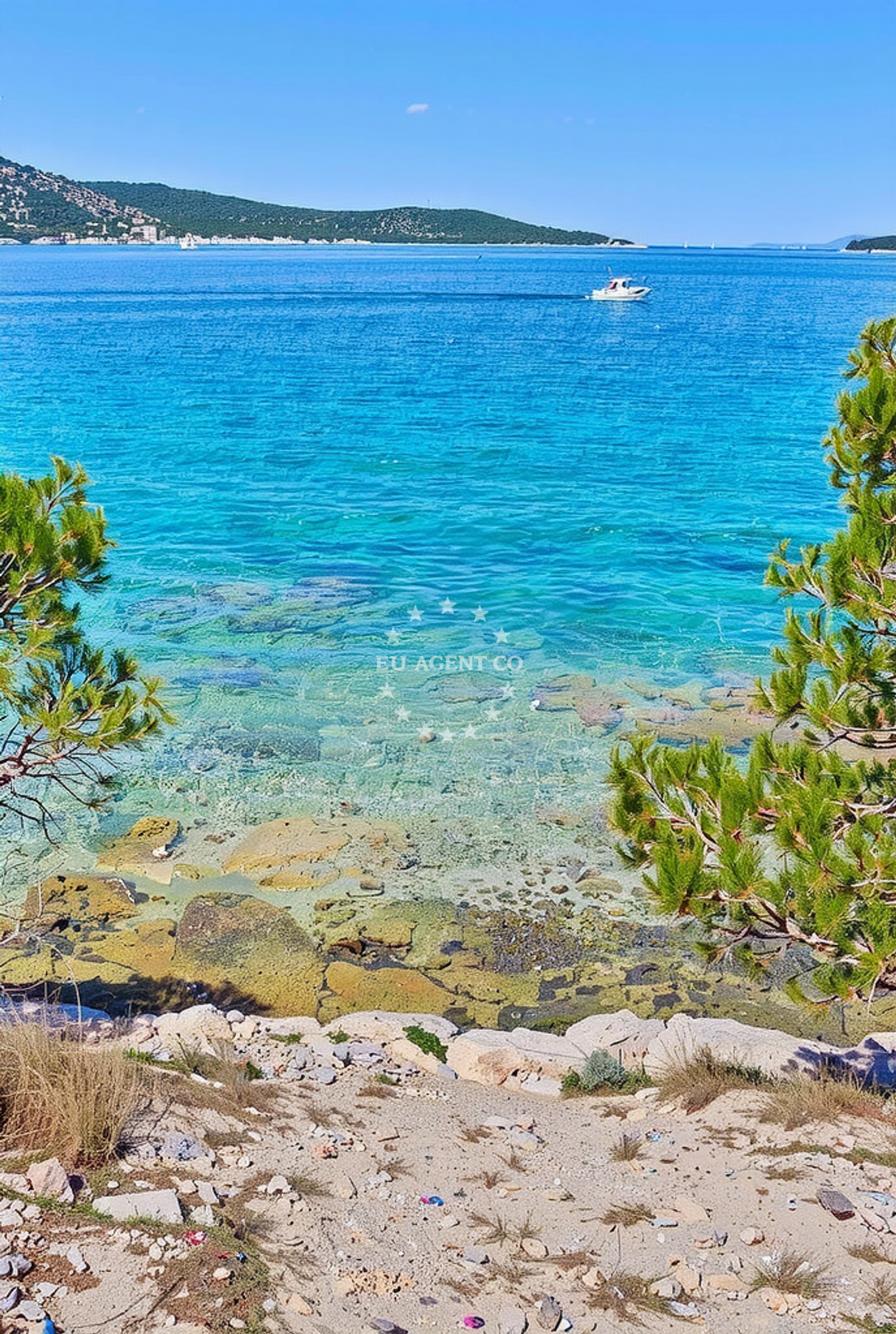 Shoreline and swimming area at Sveti Frane, Prvić Šepurine (Prvić) Beach in Sveti Frane