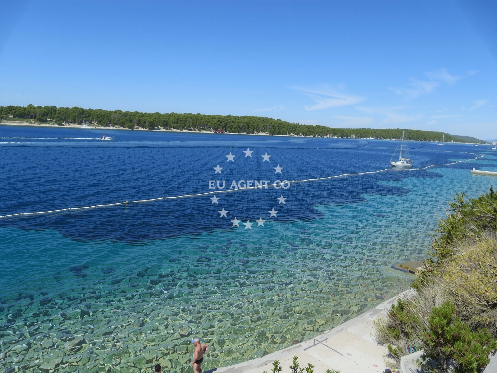 Beach facilities and surroundings at Sveti Ivan beach in Ulica Rapske Brigade 20 3, Rab