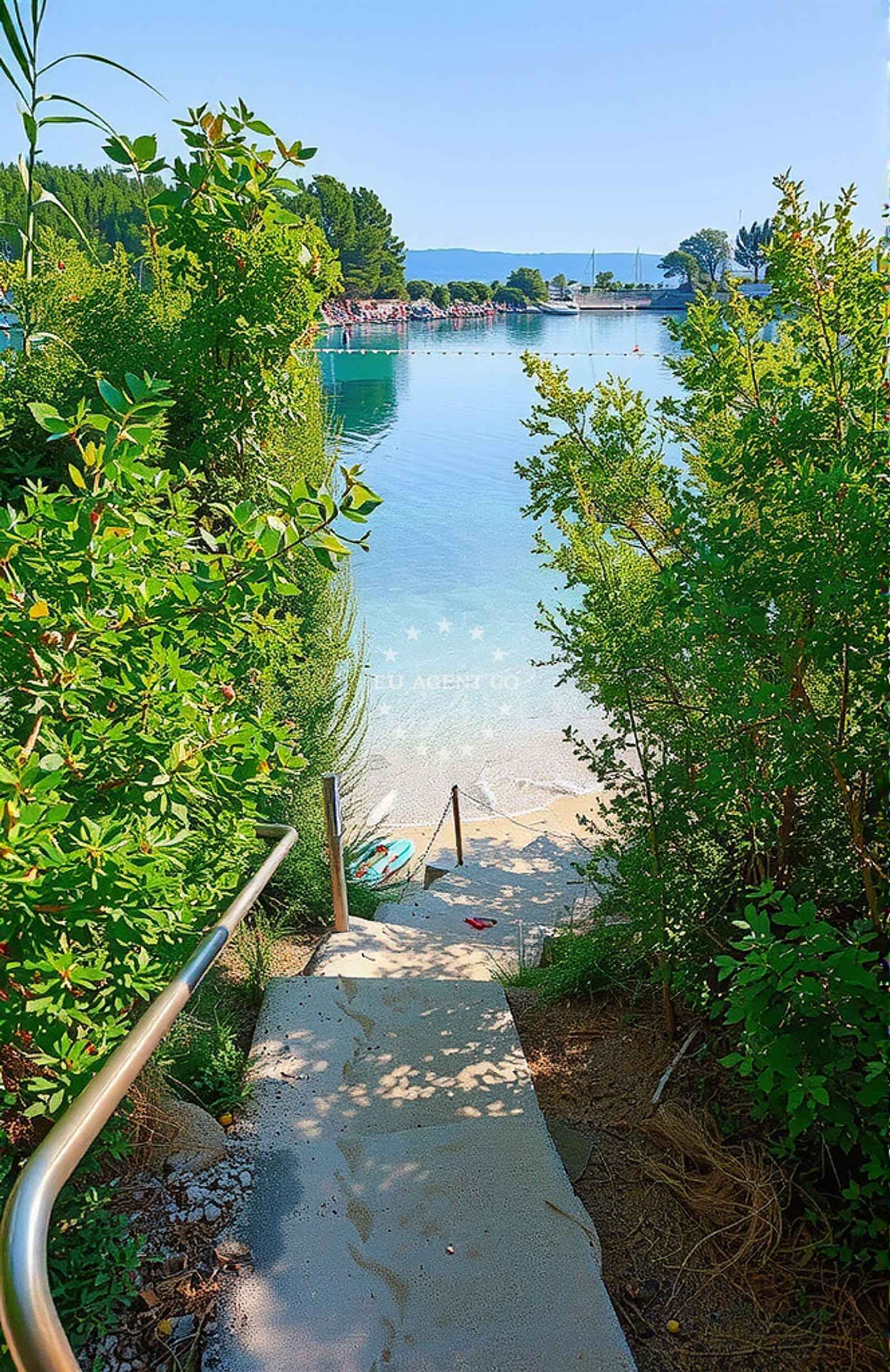 Beach facilities and surroundings at Sveti Jakov sjever, Sveti Jakov (Lošinj) Beach in Sveti Jakov sjever