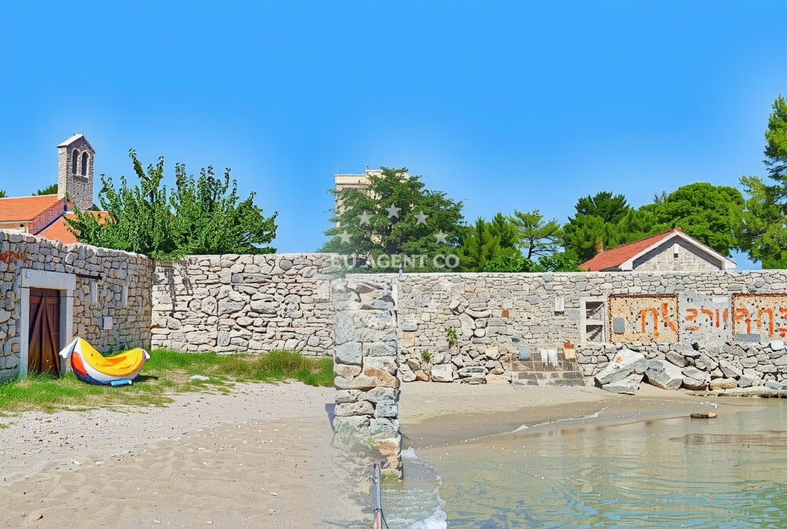 Beach facilities and surroundings at Sveti Jeronim jug, Ugljan (Ugljan) Beach in Sveti Jeronim jug