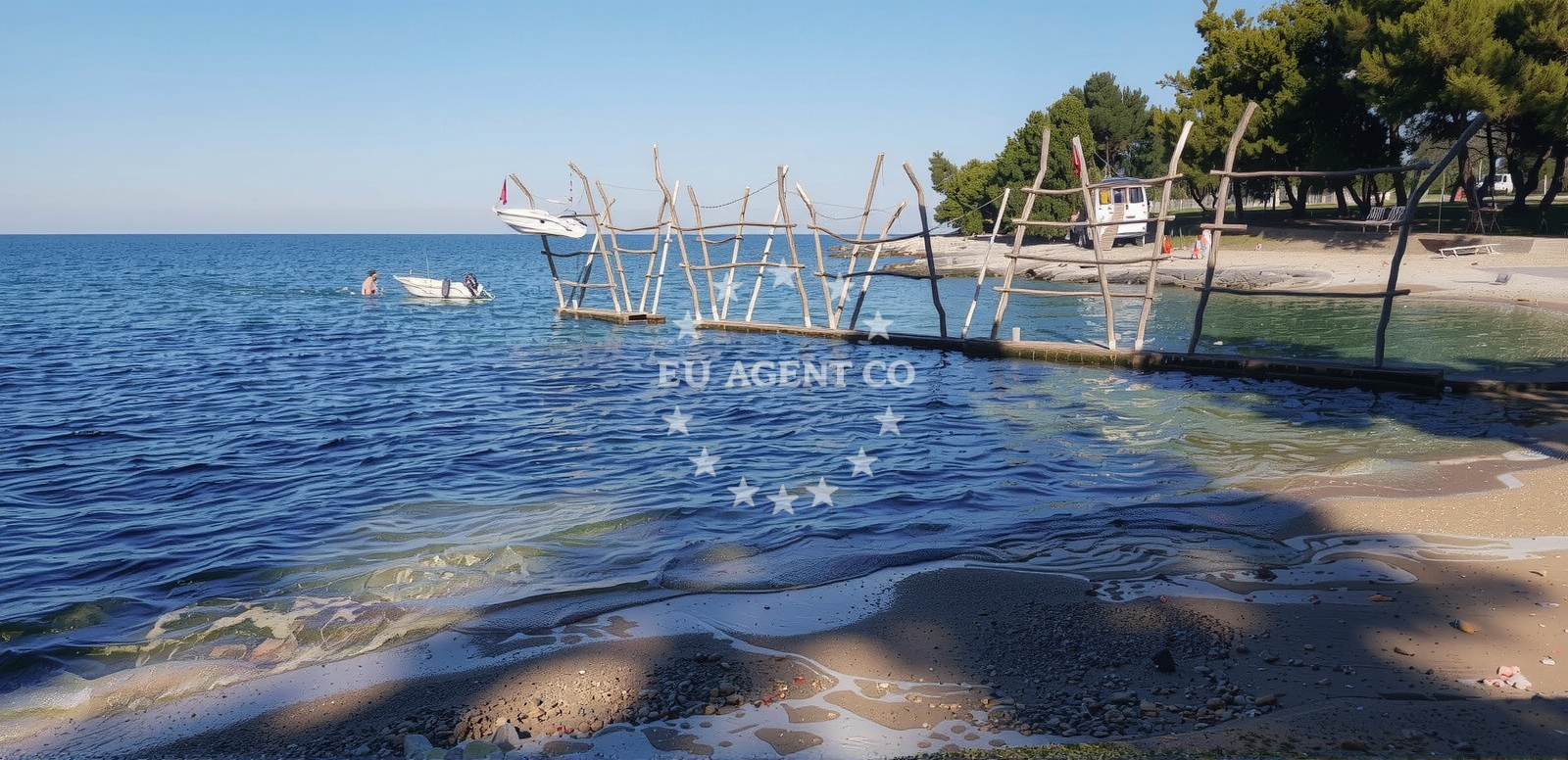 Beach facilities and surroundings at Svjetionik beach in Pineta 1, Savudrija