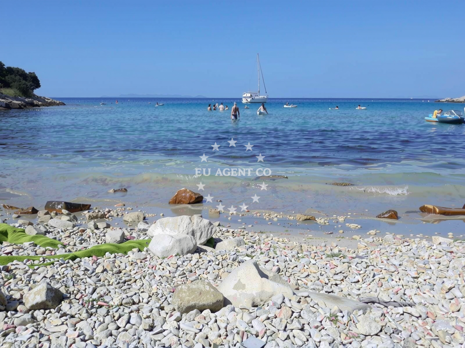 Shoreline and swimming area at Tajana beach in 344 Jakišnica, Lun