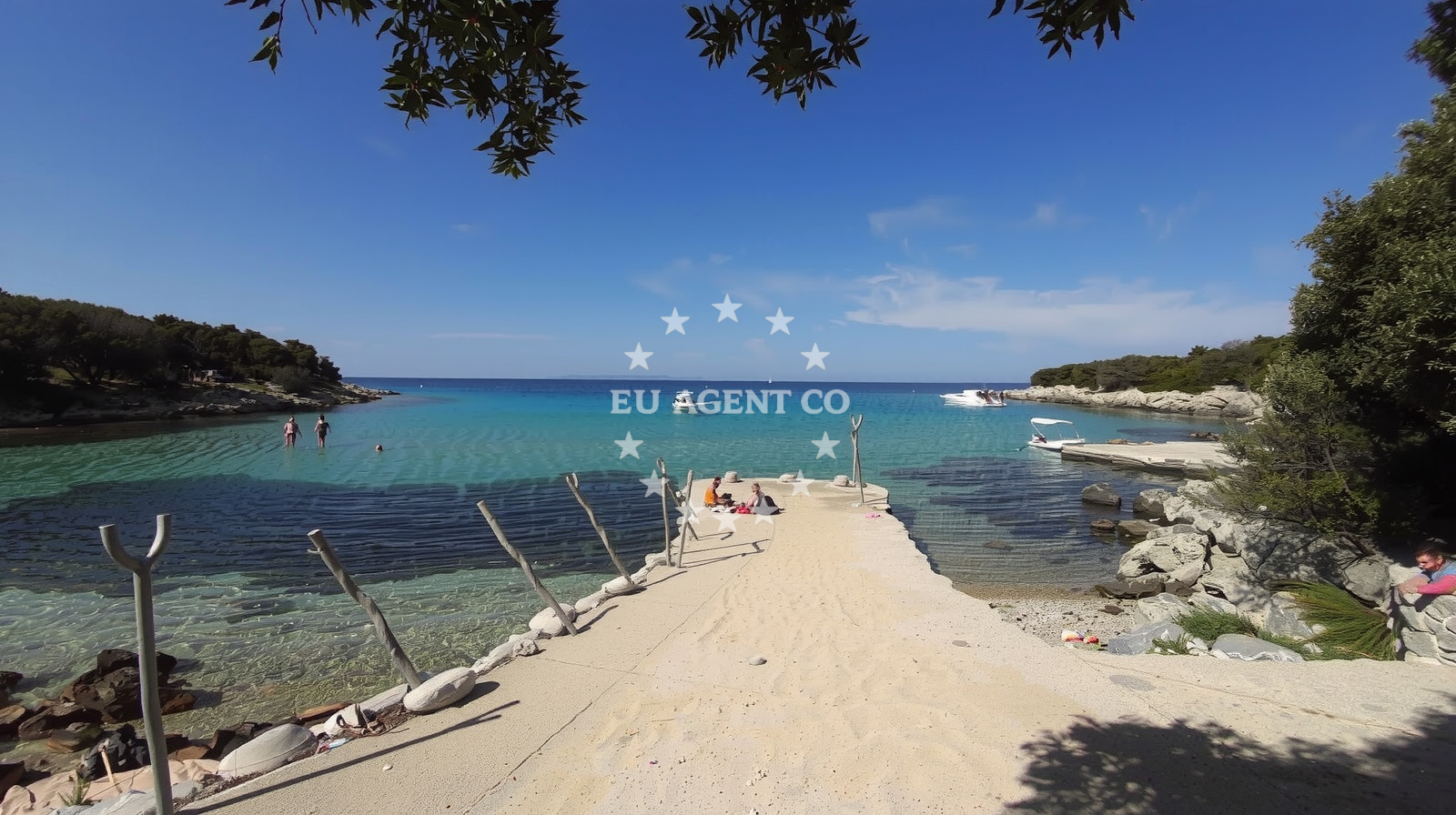 Beach facilities and surroundings at Tajana beach in 344 Jakišnica, Lun