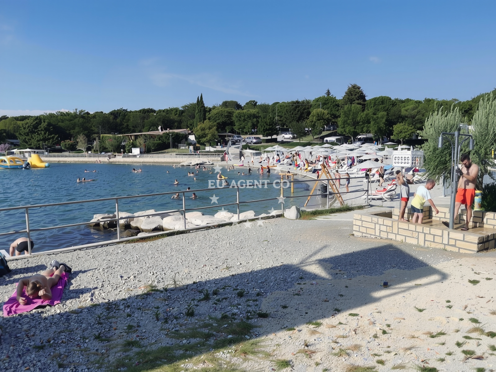 Overview of Tar beach in Lanterna 15, Poreč