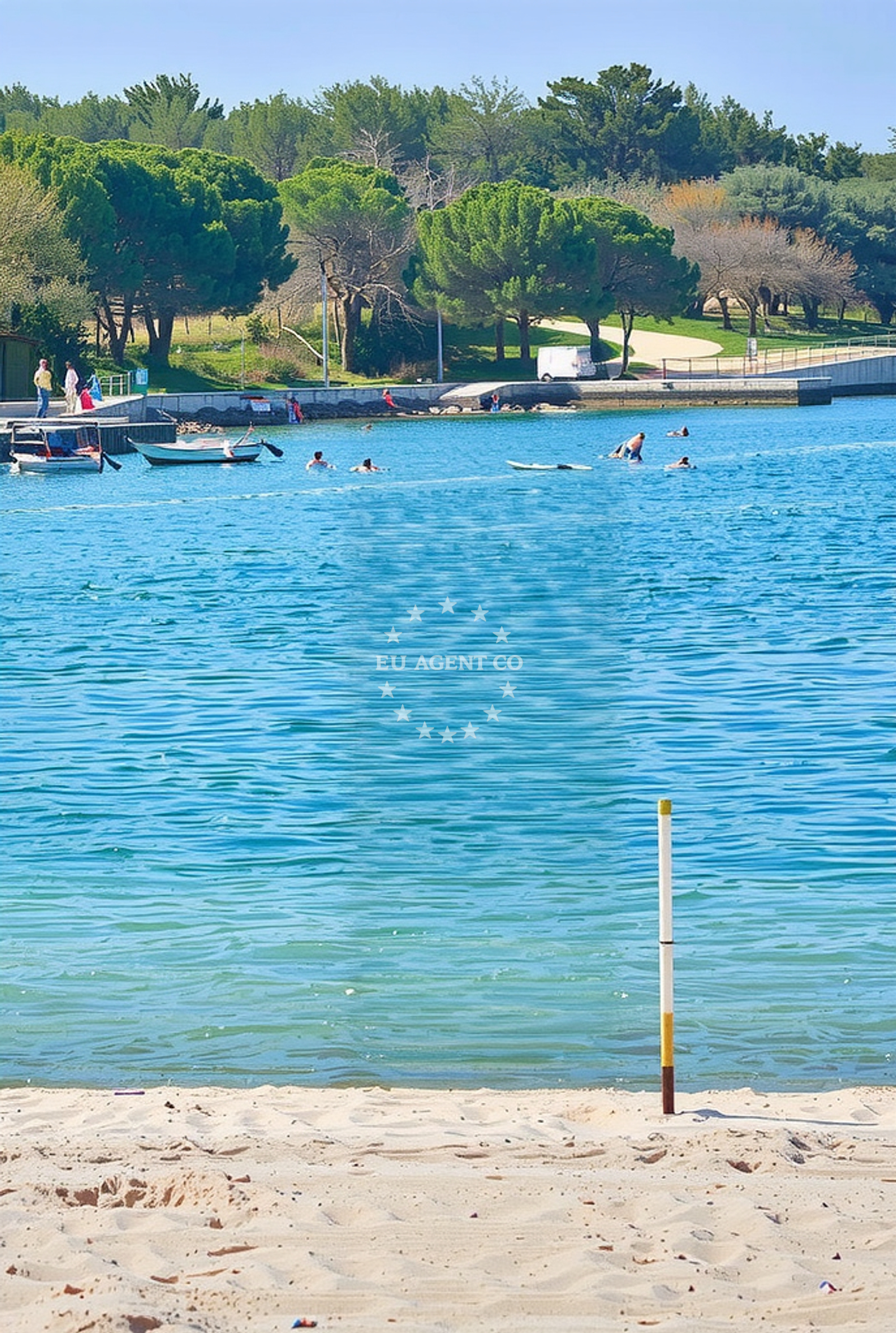 Beach facilities and surroundings at Tar: beaches and coves (8) in Tar
