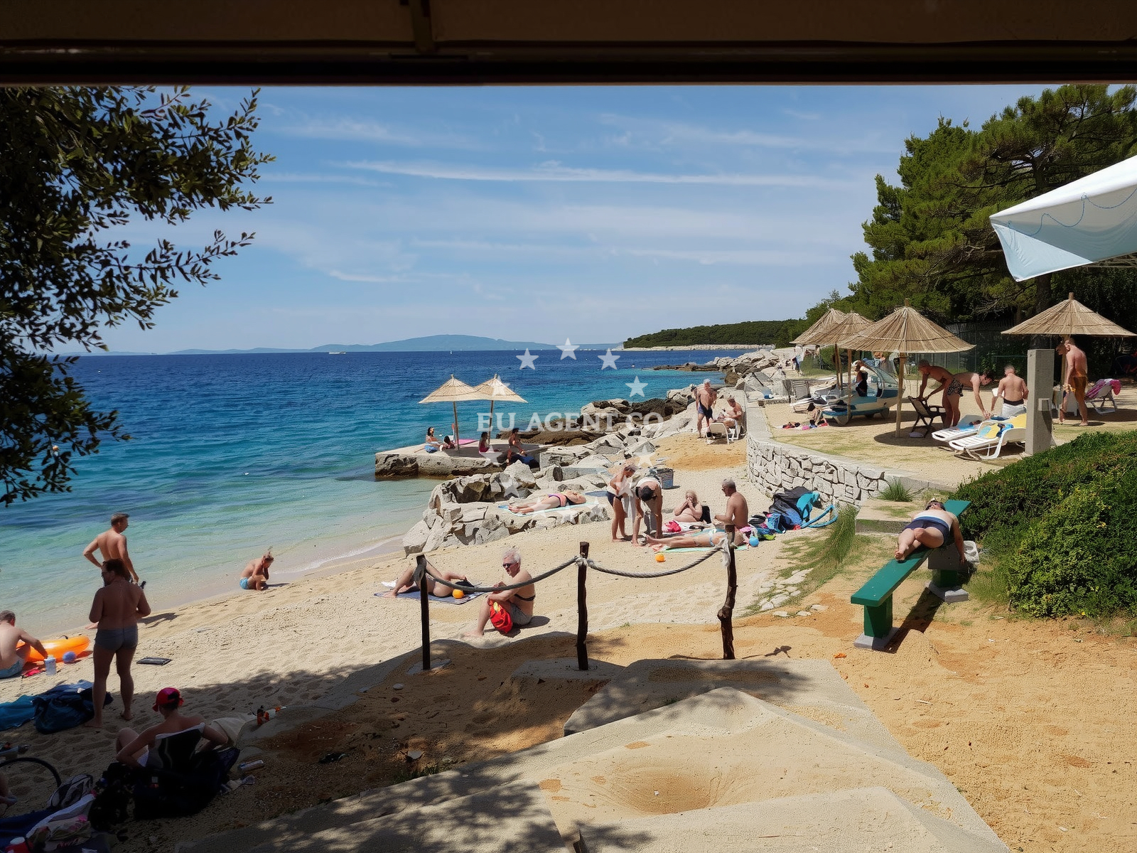 Shoreline and swimming area at Tara beach in 475 Palit 2 kat, Rab