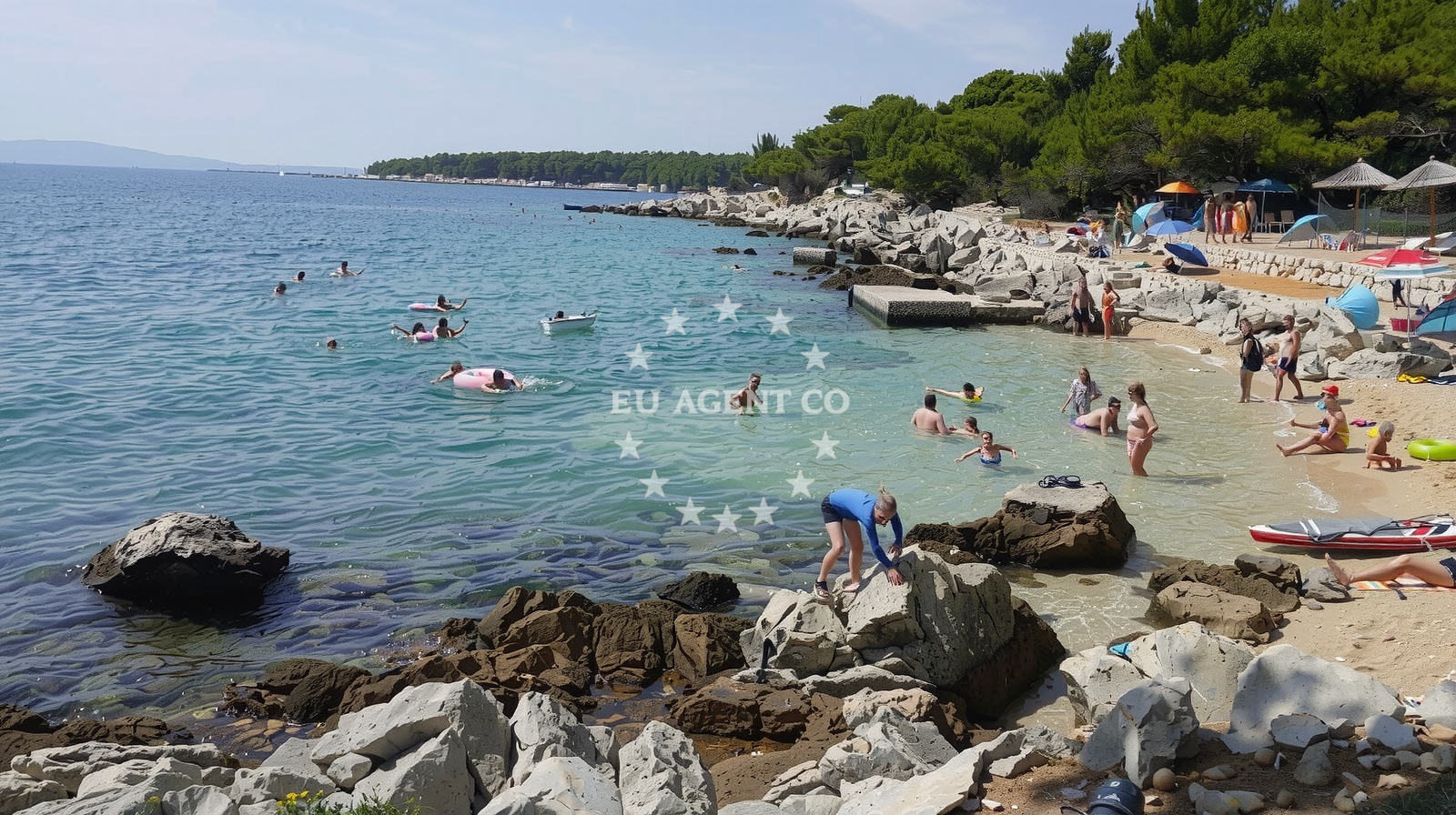 Beach facilities and surroundings at Tara beach in 475 Palit 2 kat, Rab