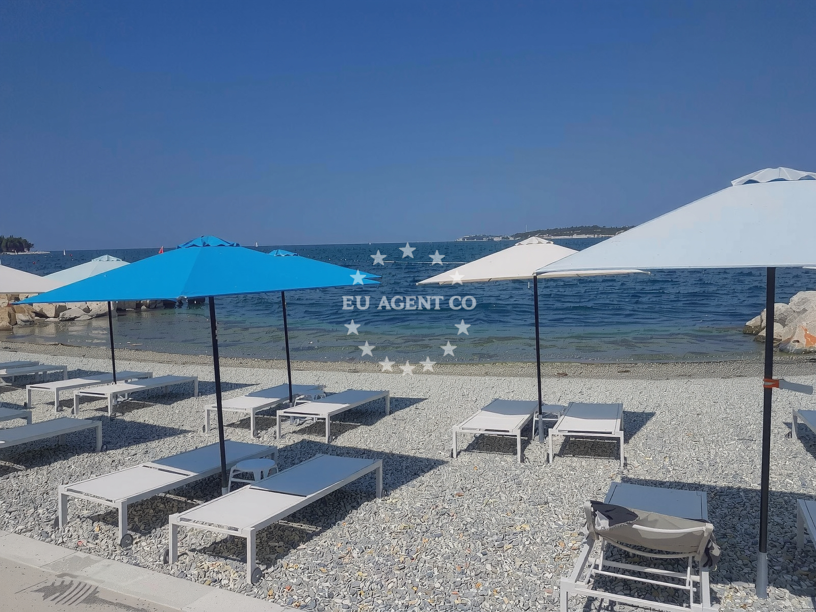 Sea and coastal view of Tarska vala beach in Lanterna 1, Poreč