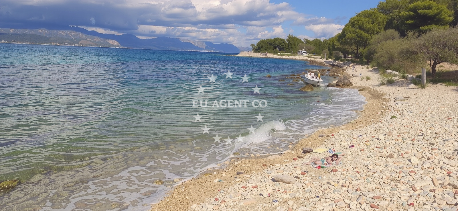 Shoreline and swimming area at Tatinja beach in Ulica Ratac, Sutivan