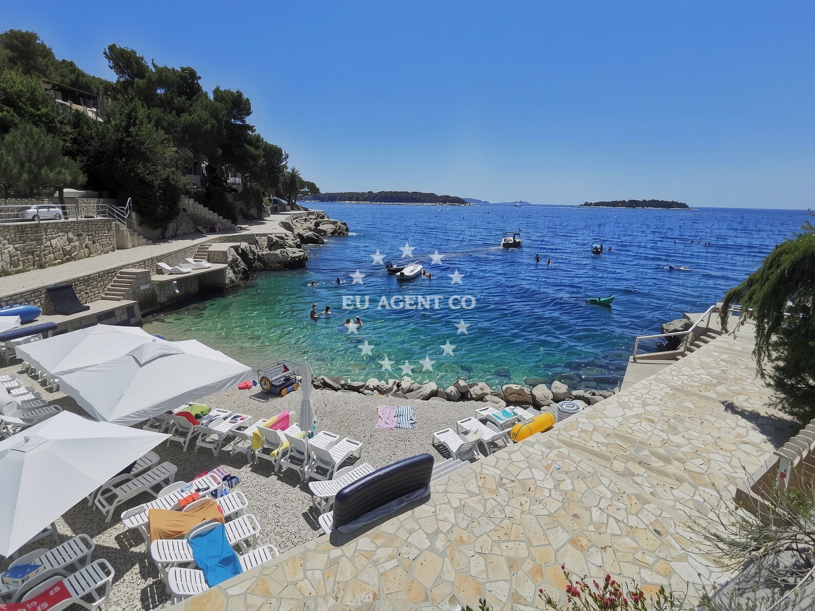 Overview of Tepli Bok Beach in Tepli bok 21A, Primošten