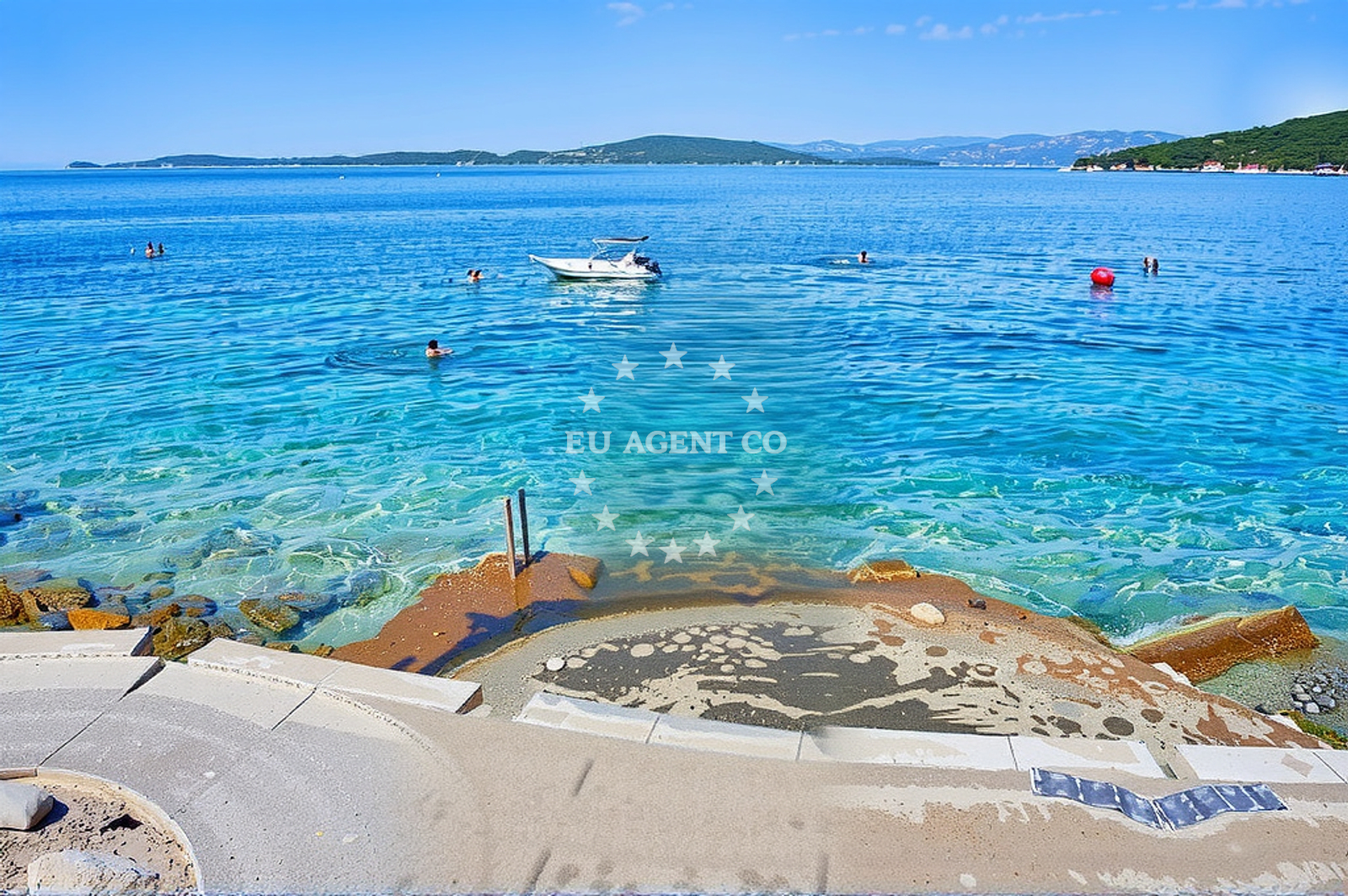 Beach facilities and surroundings at Tepli bok, Maslinica (Šolta) in Tepli bok