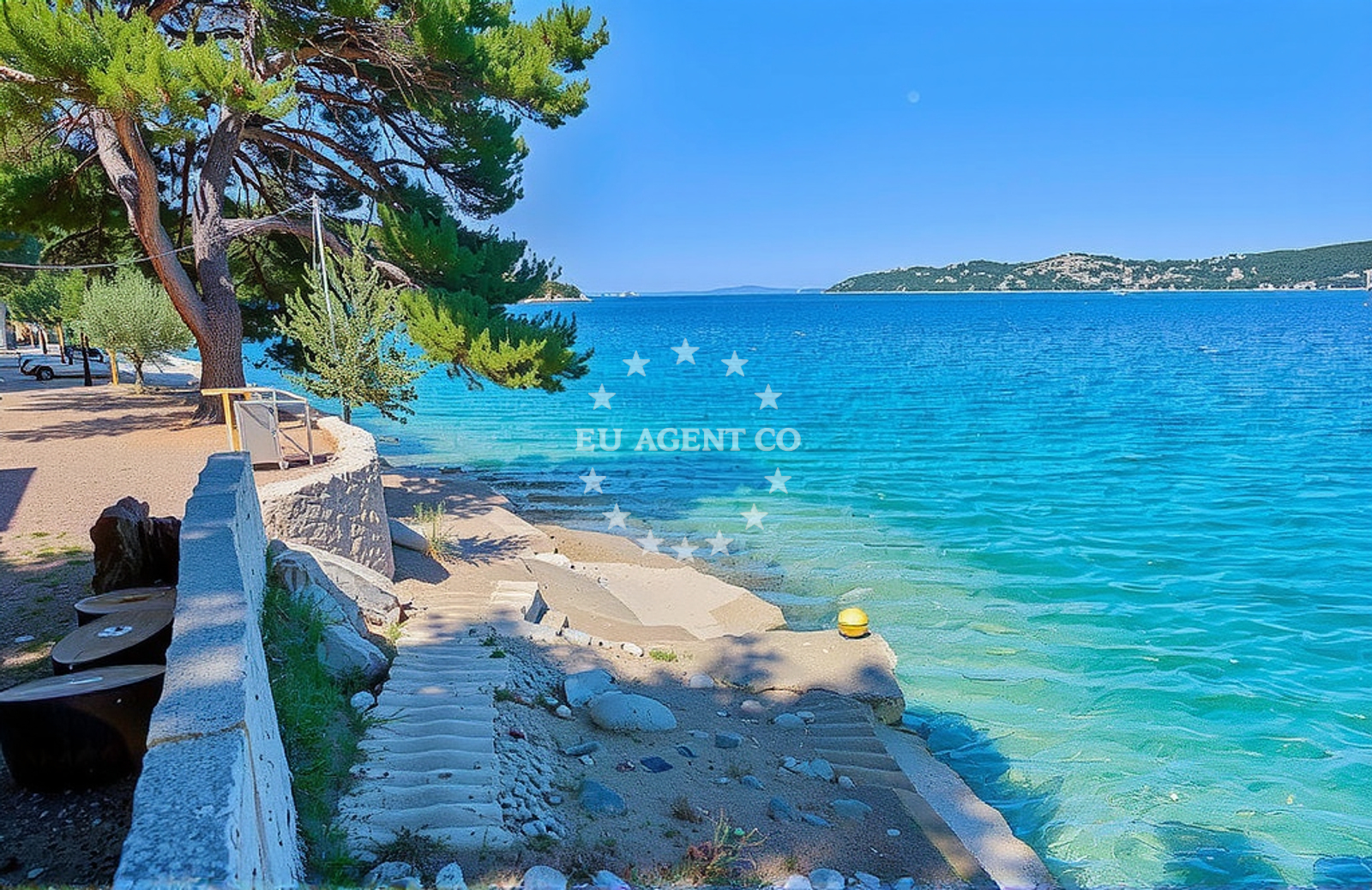 Shoreline and swimming area at Tomas i Barinica, Grebaštica in Tomas i Barinica