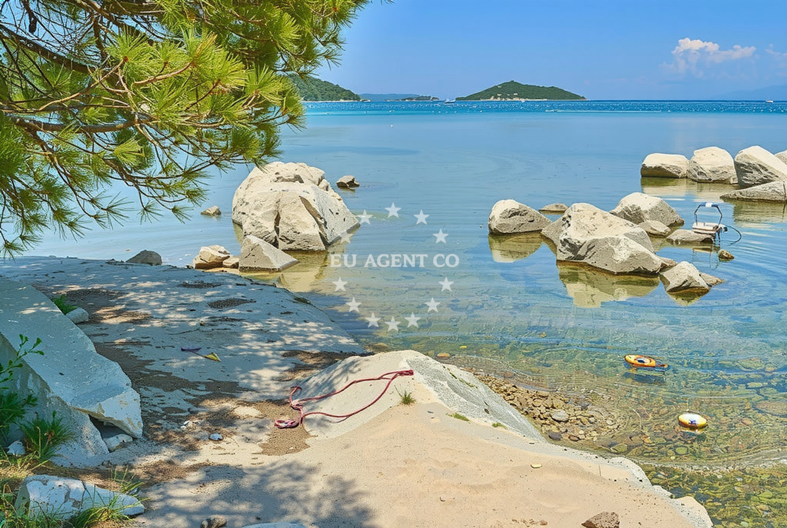 Sea and coastal view of Tomislavovac: beaches and coves in Tomislavovac