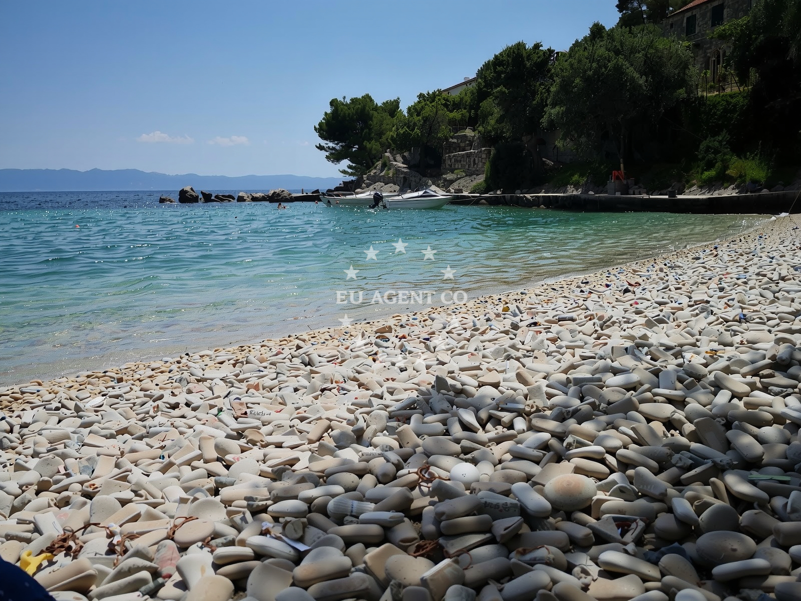 Additional view of Torac beach in , Gdinj