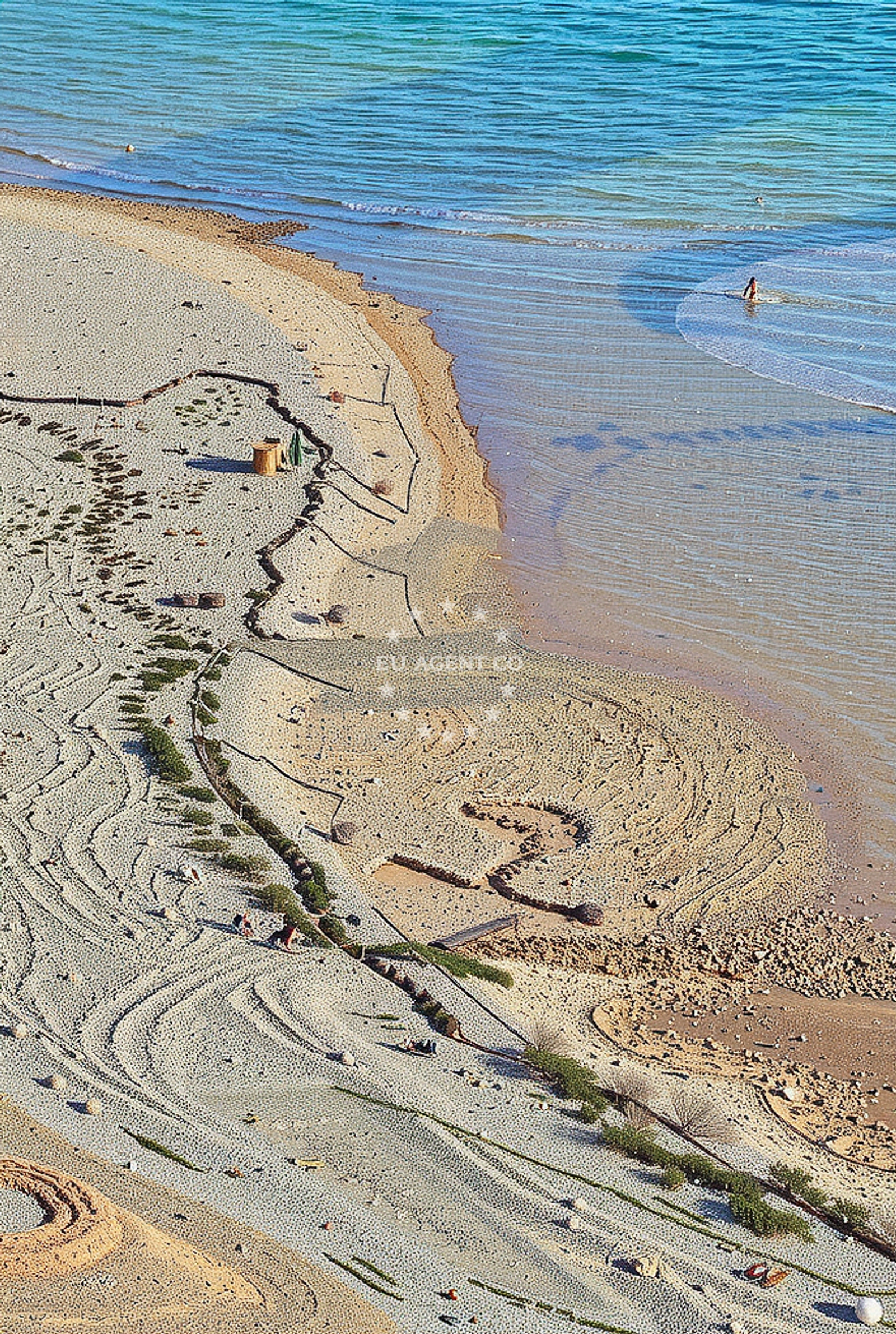 Beach facilities and surroundings at Trget: beaches and coves (3) in Trget