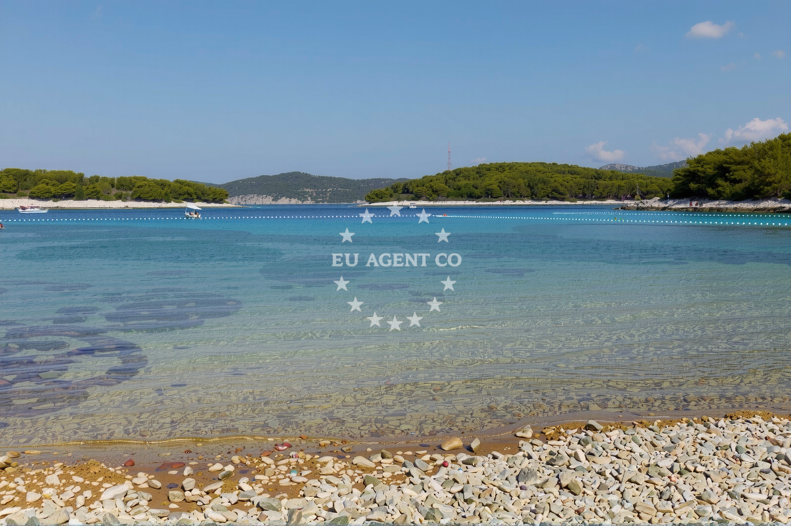 Beach facilities and surroundings at Tri Grede Bay in Matea Botterija 14, Hvar