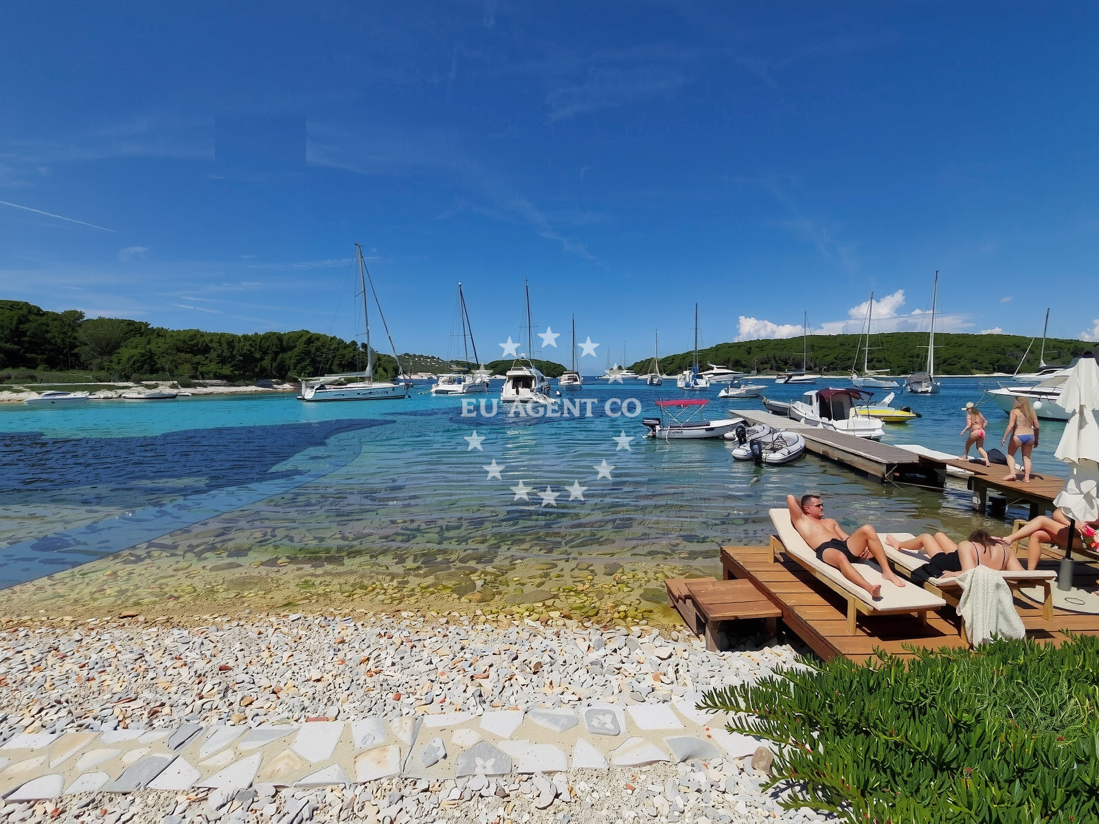 Additional view of Tri Grede Bay in Matea Botterija 14, Hvar