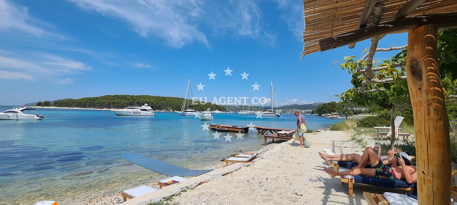 Additional view of Tri Grede Bay in Matea Botterija 14, Hvar