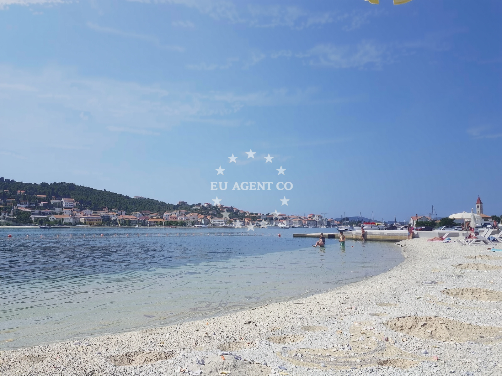 Shoreline and swimming area at Trogir beach in Cocina Draga 3, Trogir