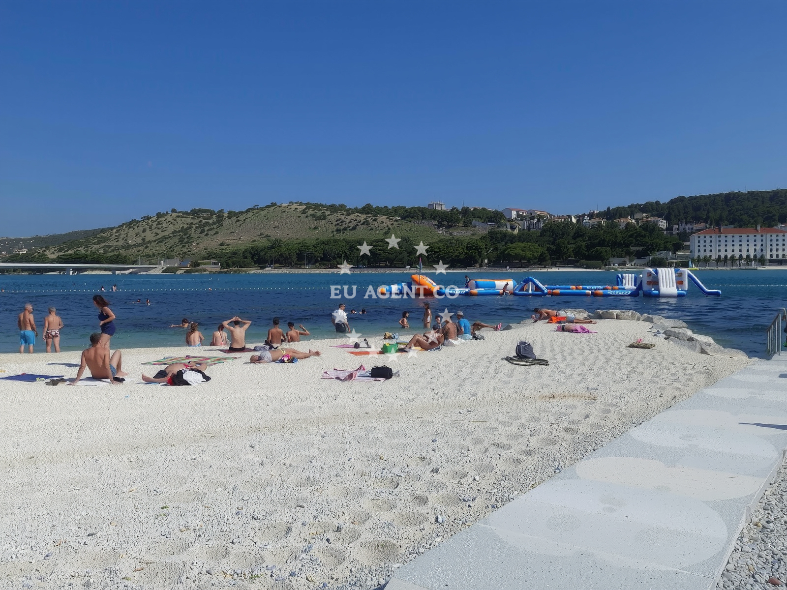 Beach facilities and surroundings at Trogir beach in Cocina Draga 3, Trogir