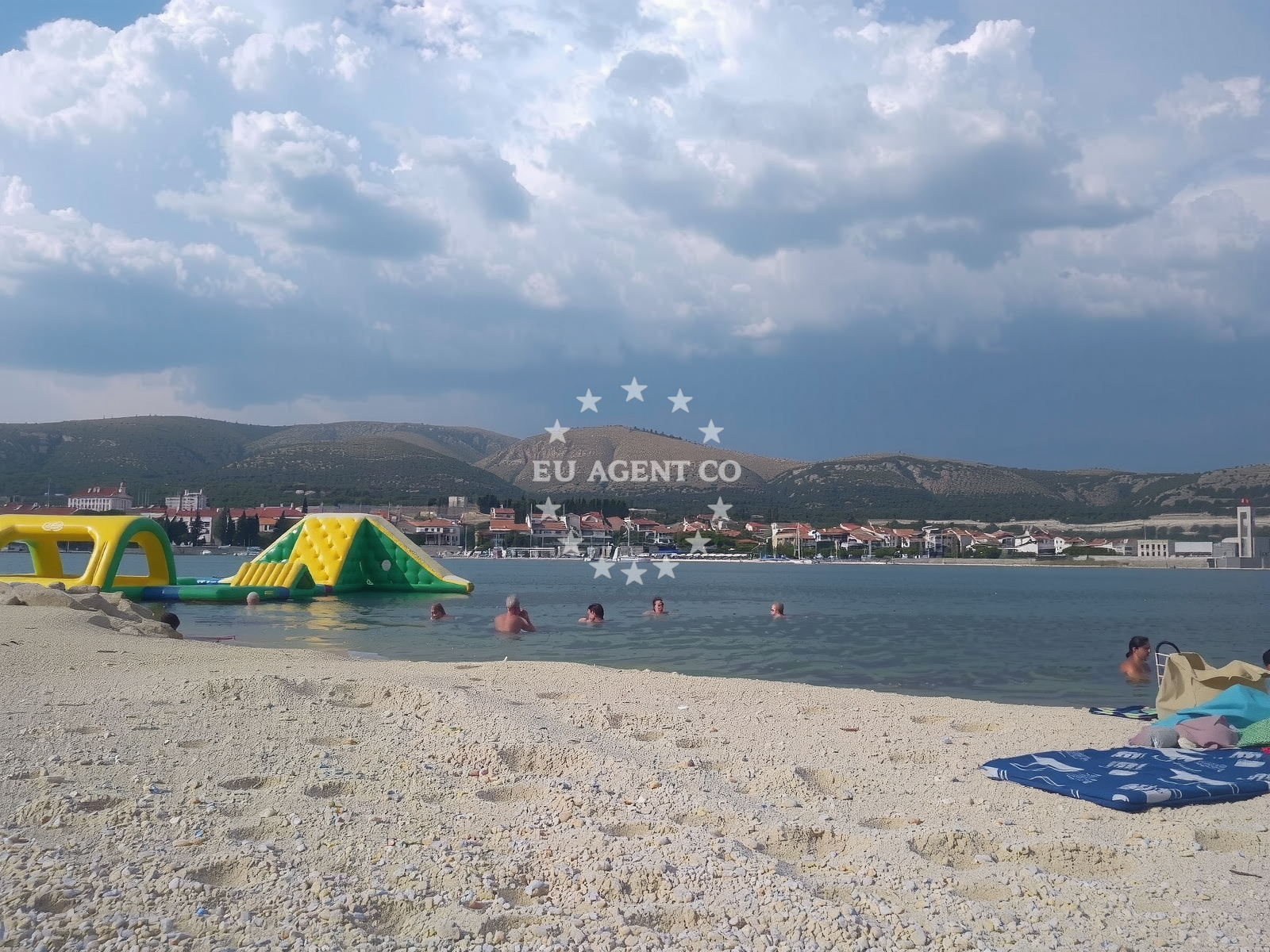 Additional view of Trogir beach in Cocina Draga 3, Trogir