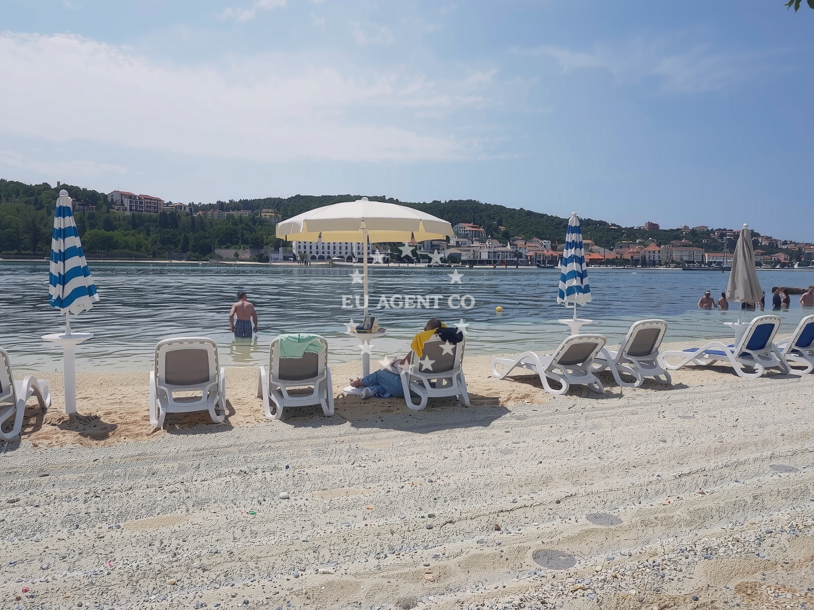 Additional view of Trogir beach in Cocina Draga 3, Trogir