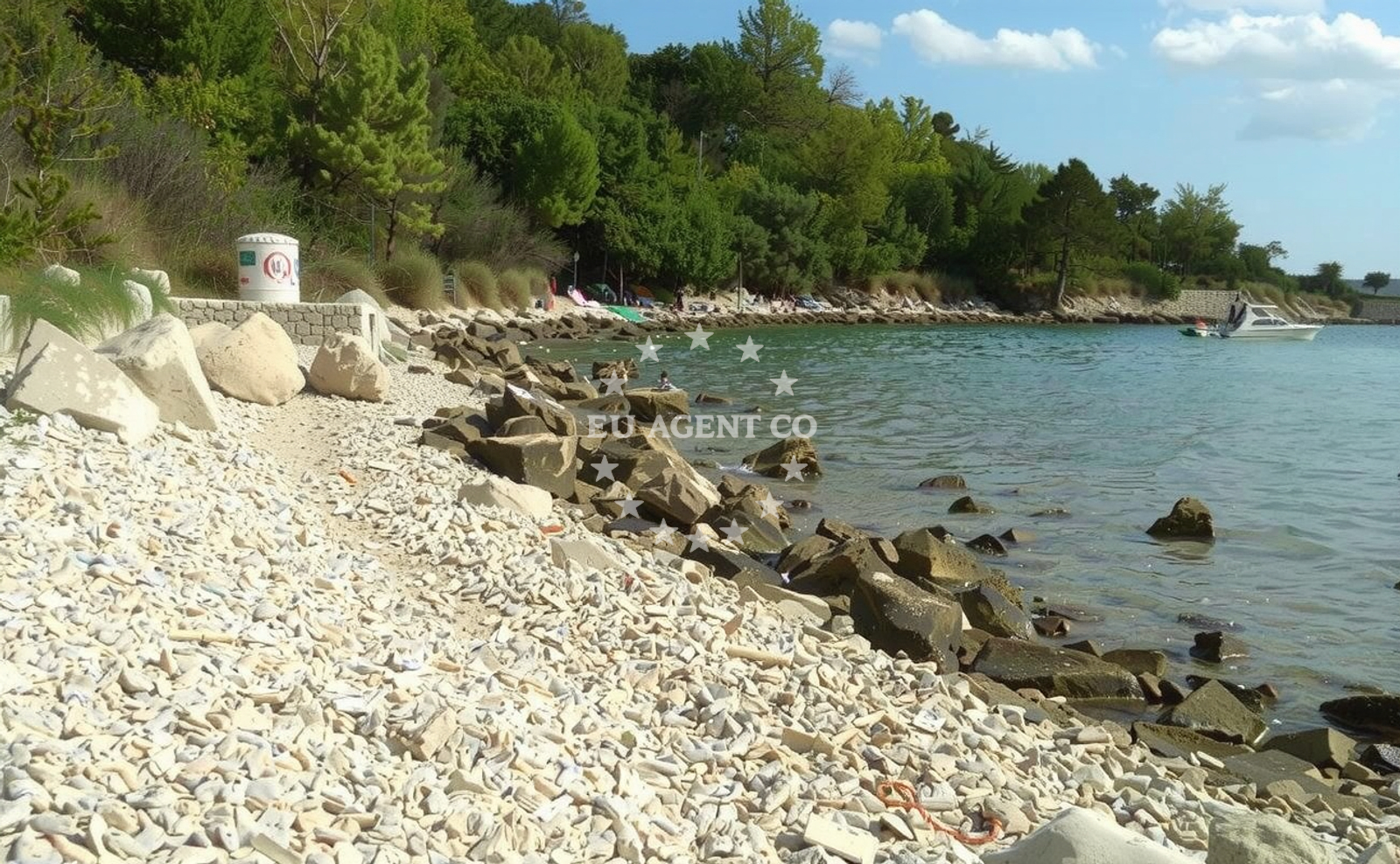 Beach facilities and surroundings at Trstena beach in 53 Ulica Havišće, Jadranovo