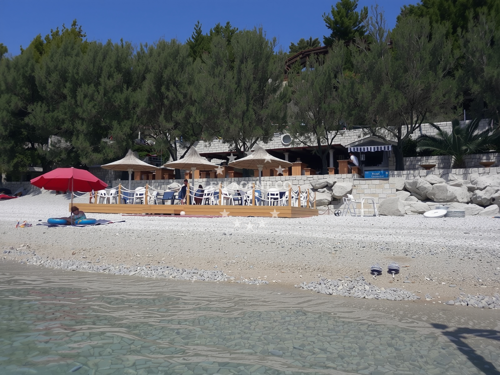 Beach facilities and surroundings at Trstenica II beach in Dubravica 34, Orebić
