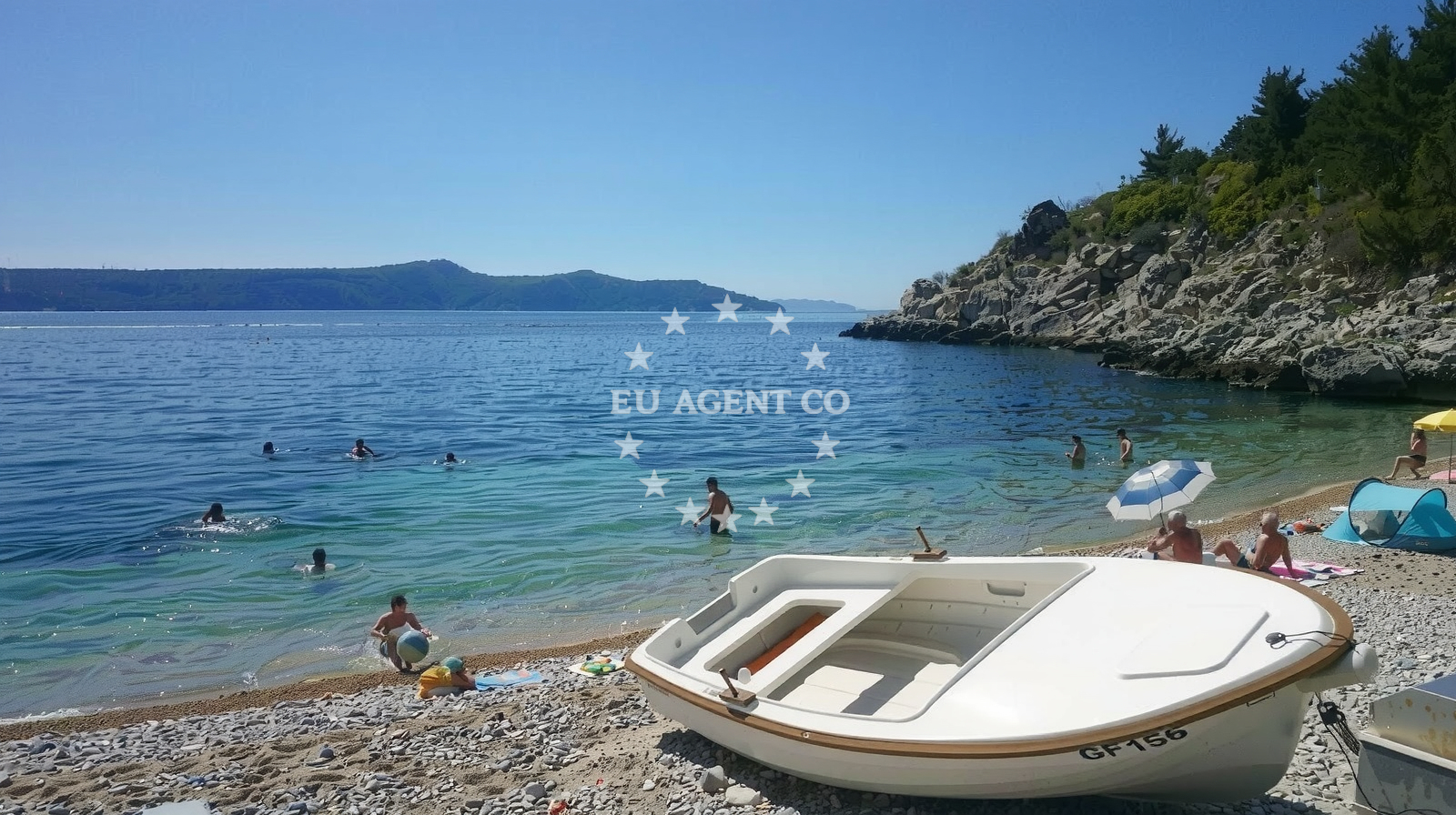 Shoreline and swimming area at Uboka beach in Moscenice 77 Rovini Rovini, Mošćenice
