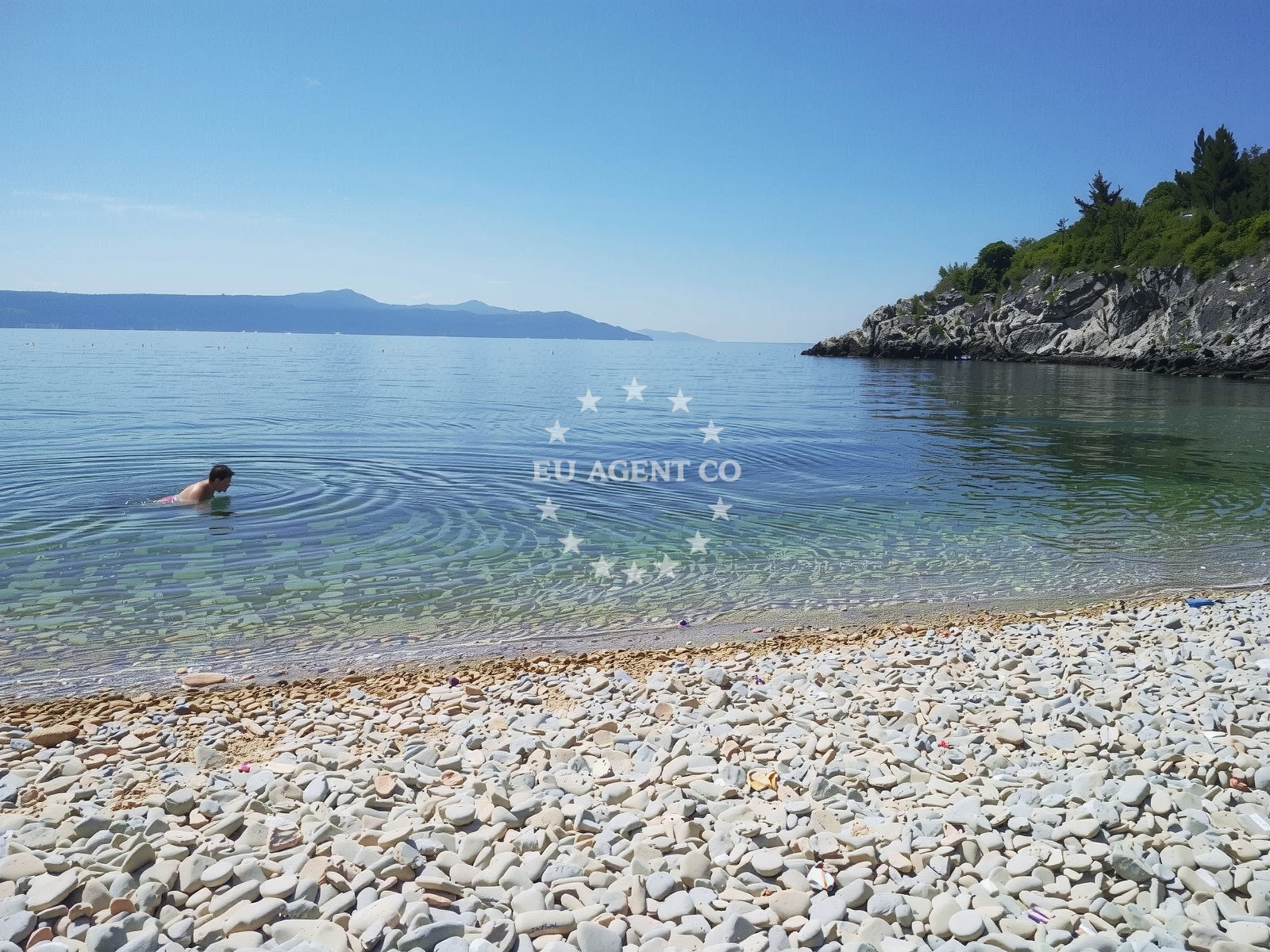 Beach facilities and surroundings at Uboka beach in Moscenice 77 Rovini Rovini, Mošćenice