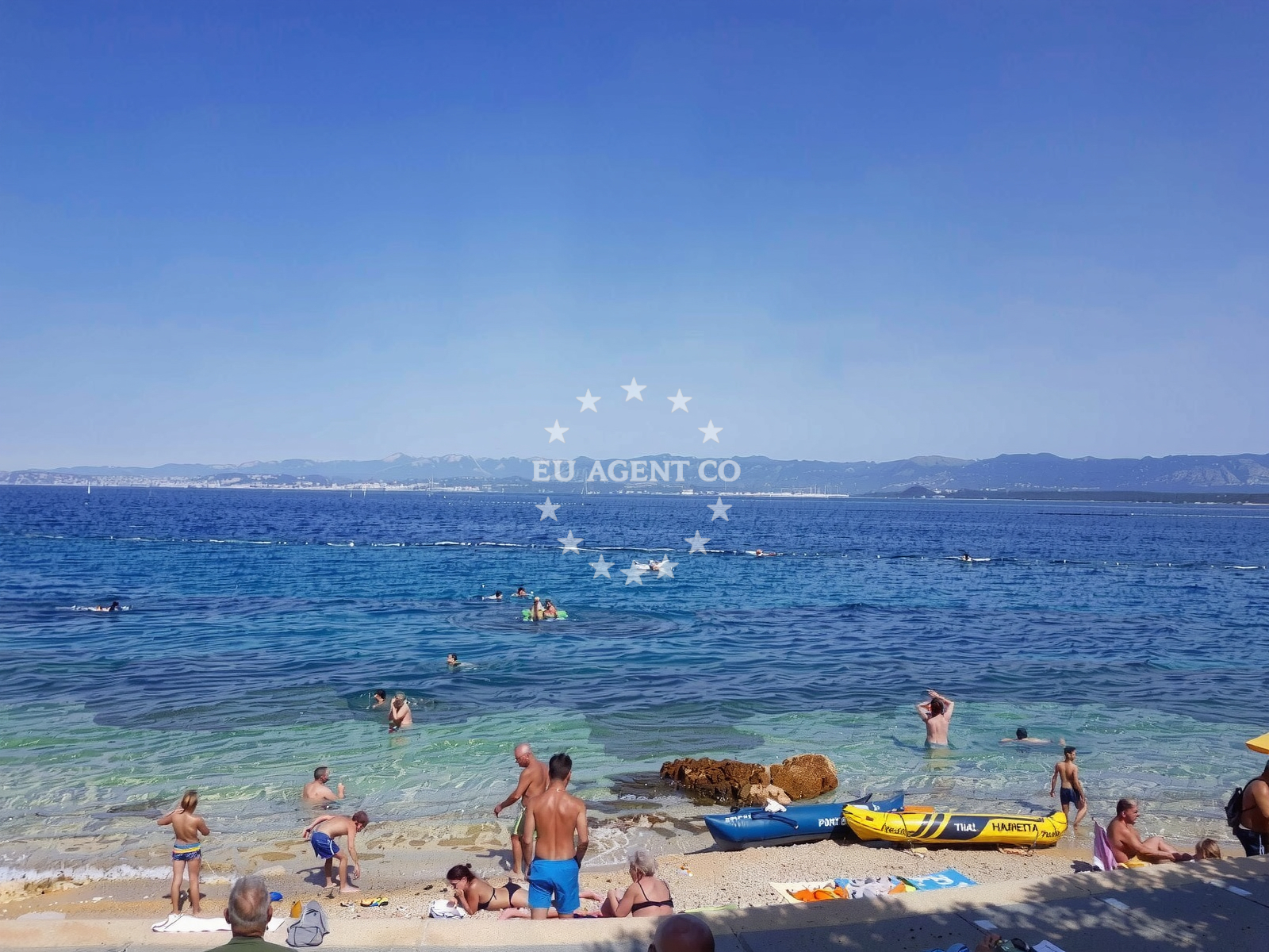 Sea and coastal view of Uhlic beach in Porat 185, Porat