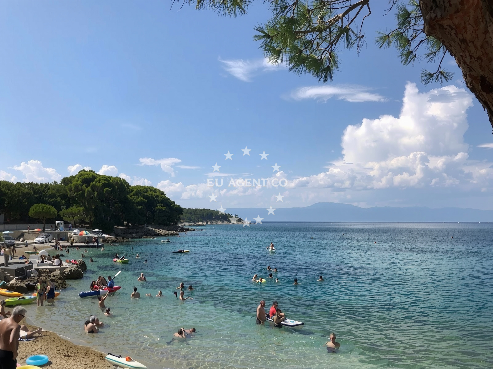 Beach facilities and surroundings at Uhlic beach in Porat 185, Porat