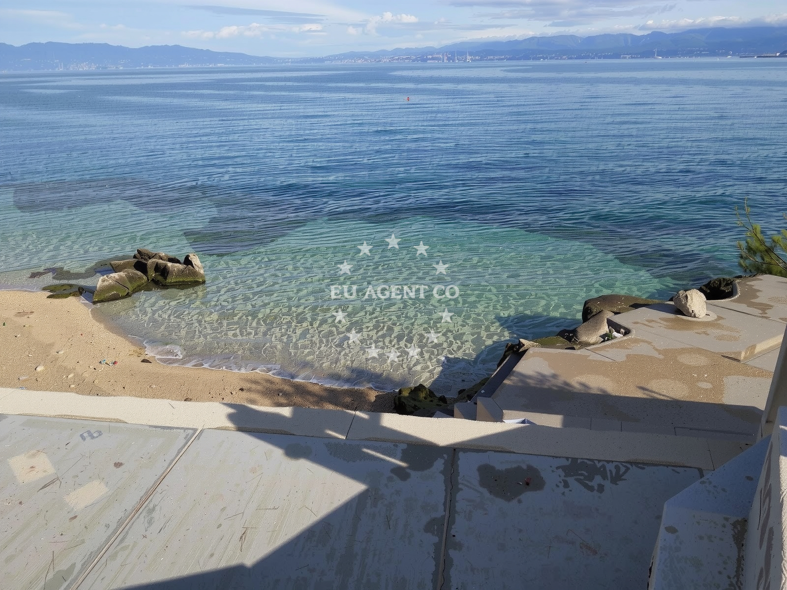 Additional view of Uhlic beach in Porat 185, Porat