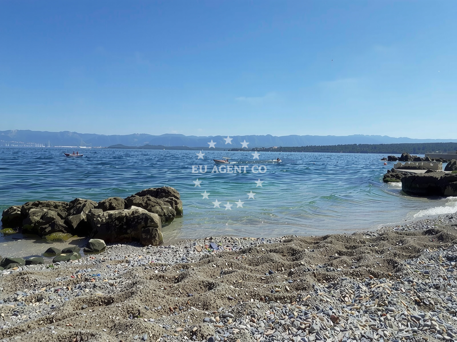 Additional view of Uhlic beach in Porat 185, Porat