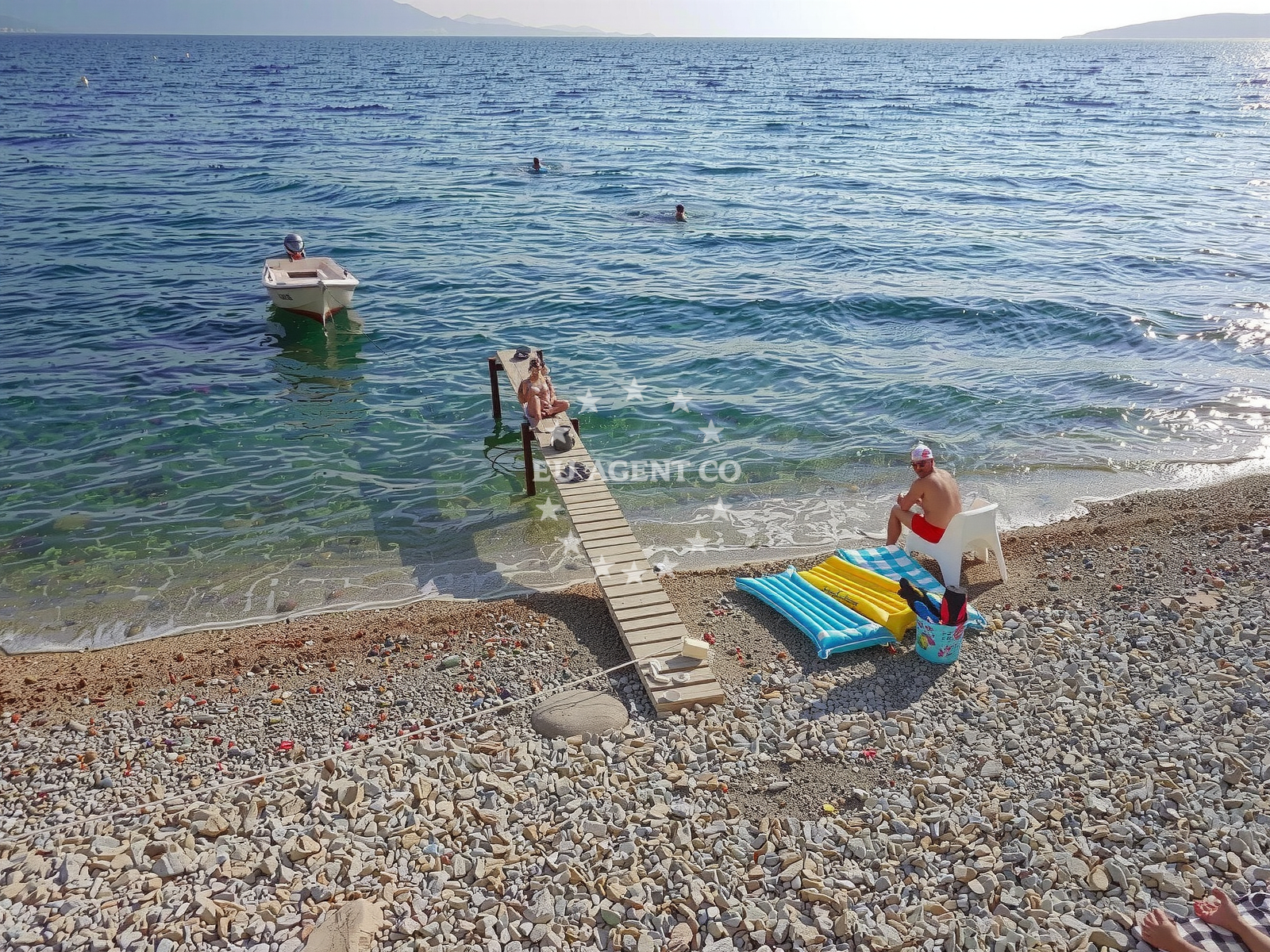 Beach facilities and surroundings at Uvala Borova in Kapeć 6, Zaostrog