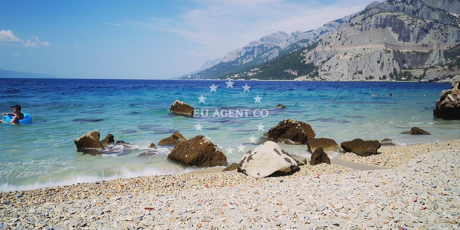 Shoreline and swimming area at Uvala Cerovica in Borićak 7, Brela