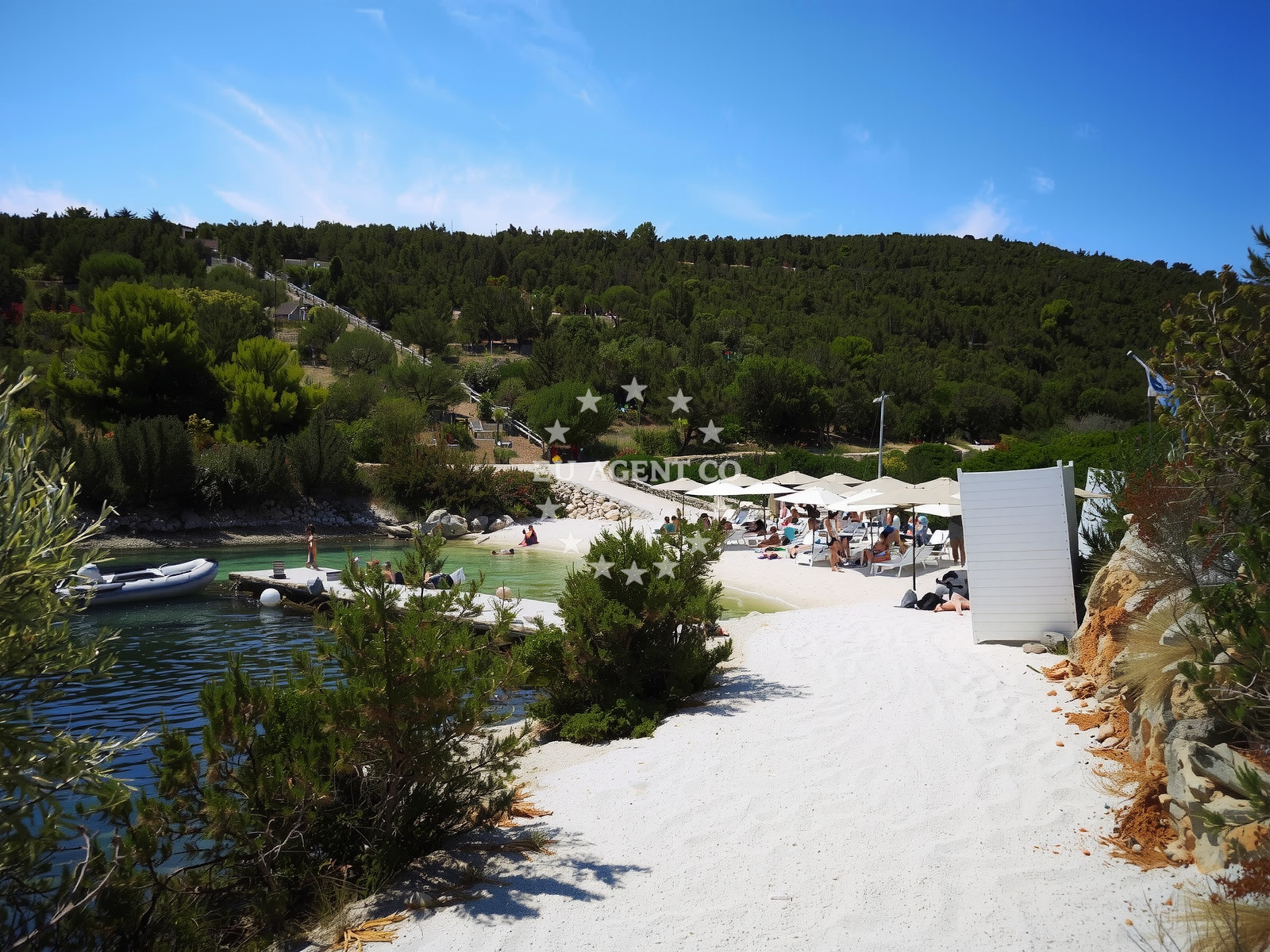 Overview of Uvala Jelinak veli in 127 Obala Mira Barešića, Seget Vranjica