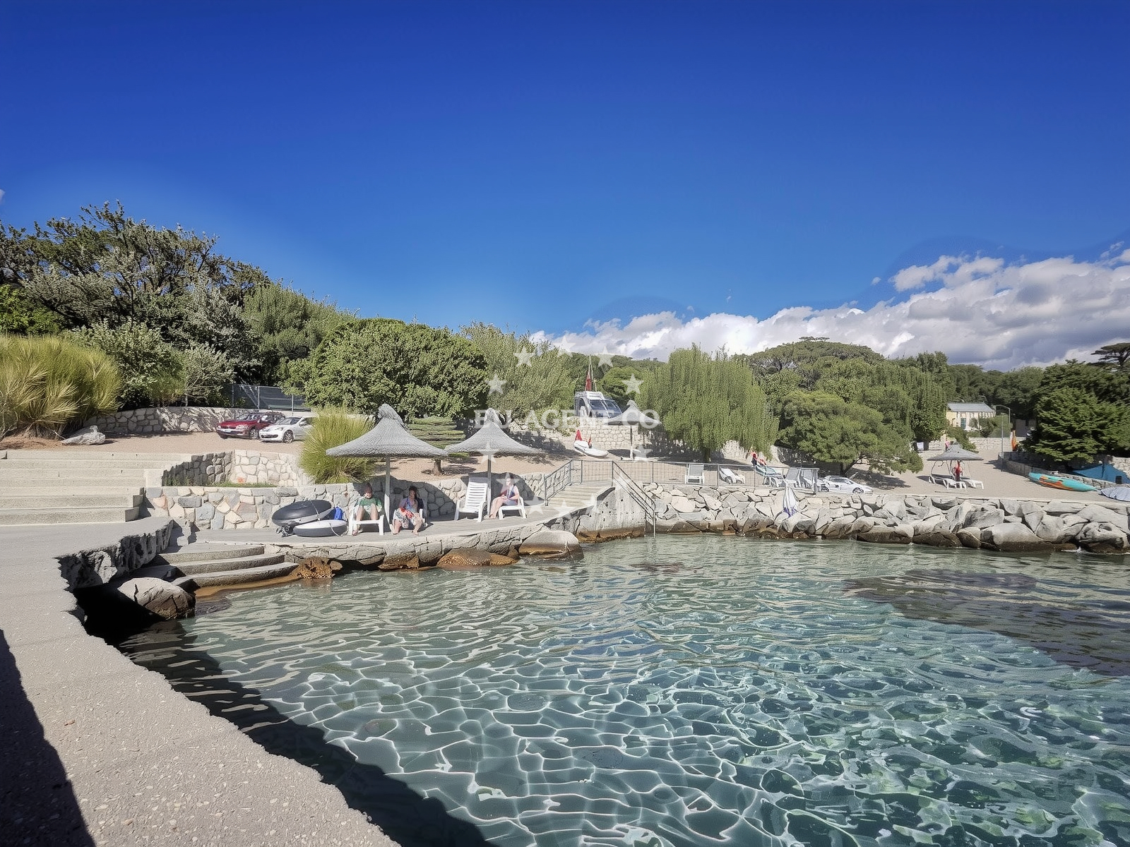 Beach facilities and surroundings at Uvala Kanic in Primorska ulica, Novalja