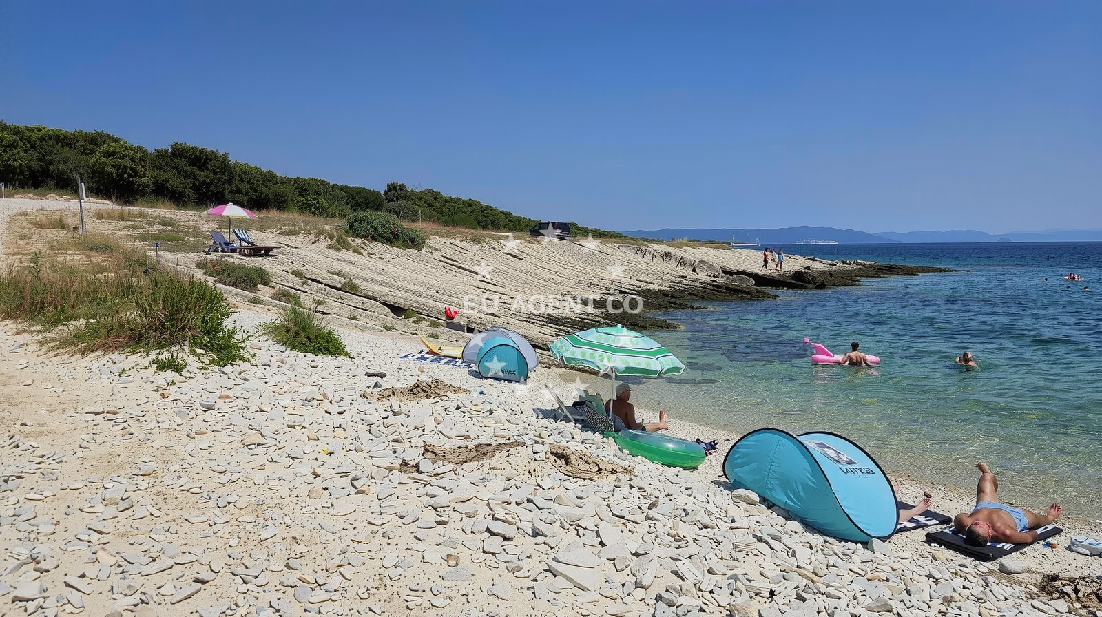 Shoreline and swimming area at Uvala Mala Draga in palera 11, Ližnjan
