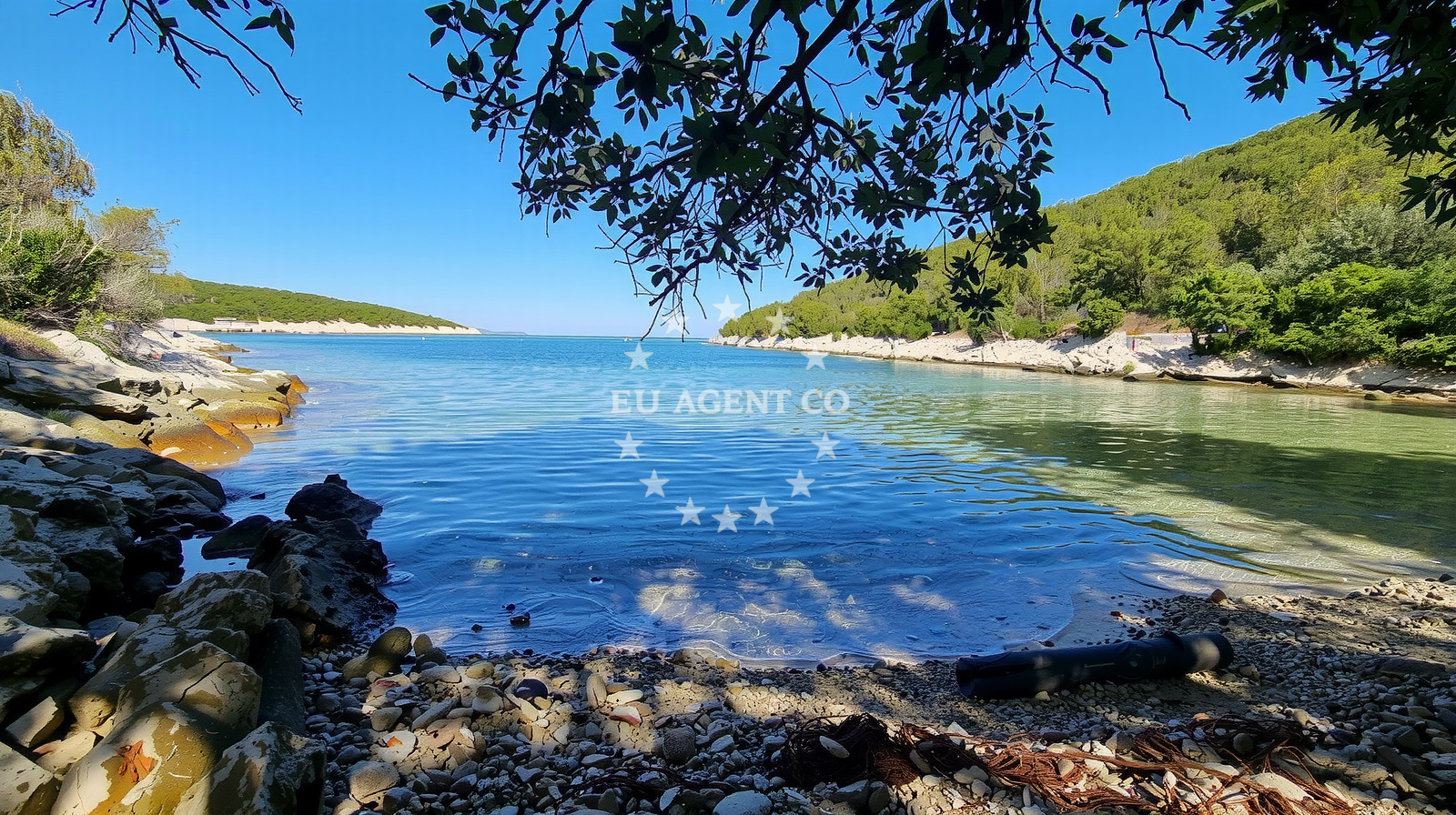 Sea and coastal view of Uvala Mavrela in Otok Ist 44, Ist