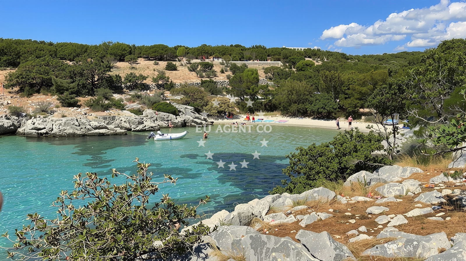 Shoreline and swimming area at Uvala Melnica in Dubac-Javori 20, Novalja