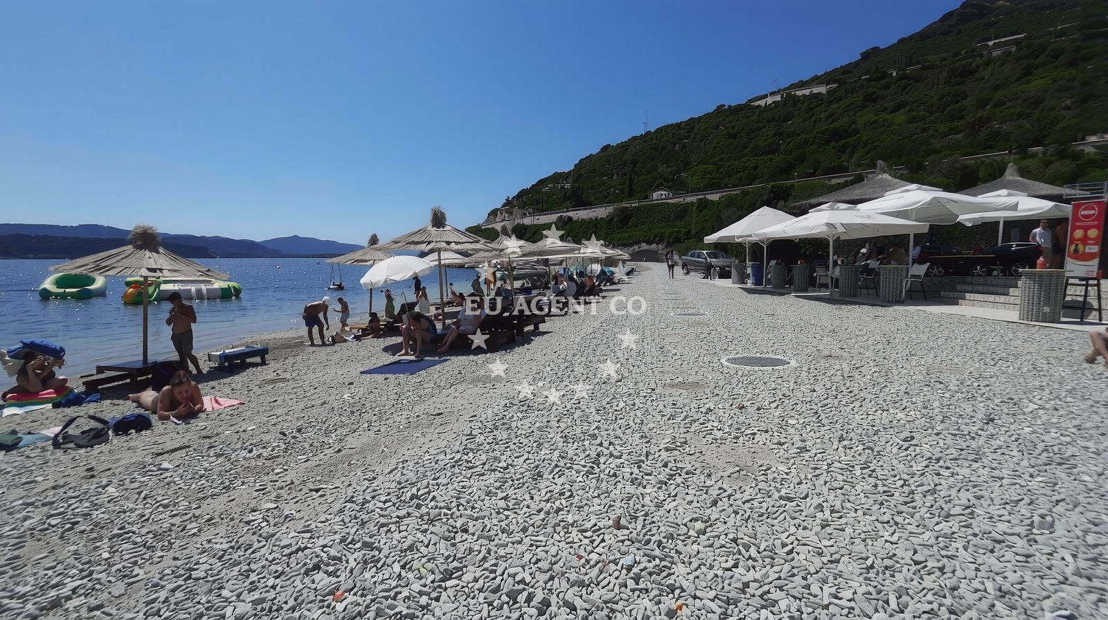 Shoreline and swimming area at Uvala Moracna in 4 Lungo mare, Klek