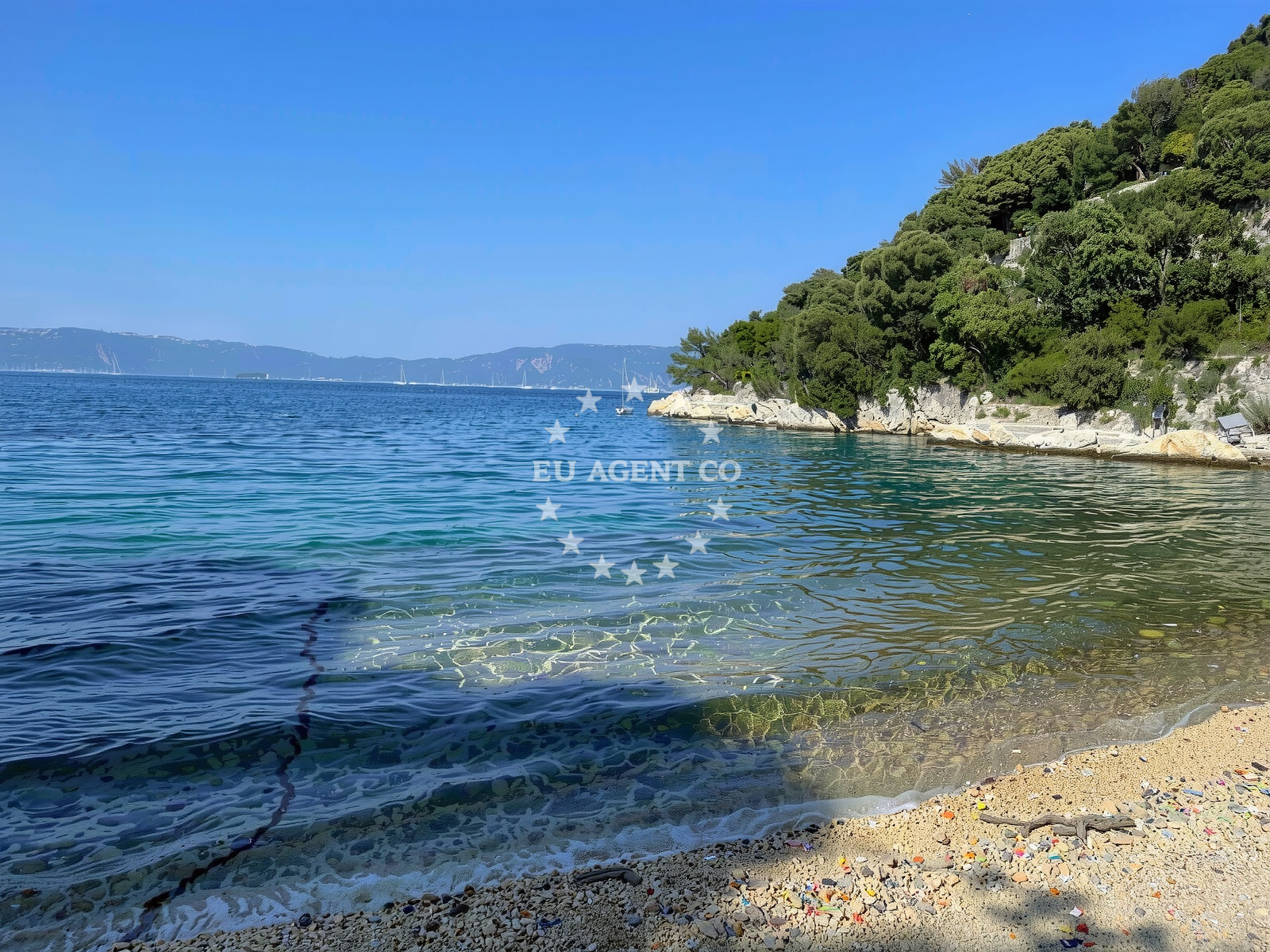 Shoreline and swimming area at Uvala Rabasalj in Bok od Brozica 100, Vrh, Krk
