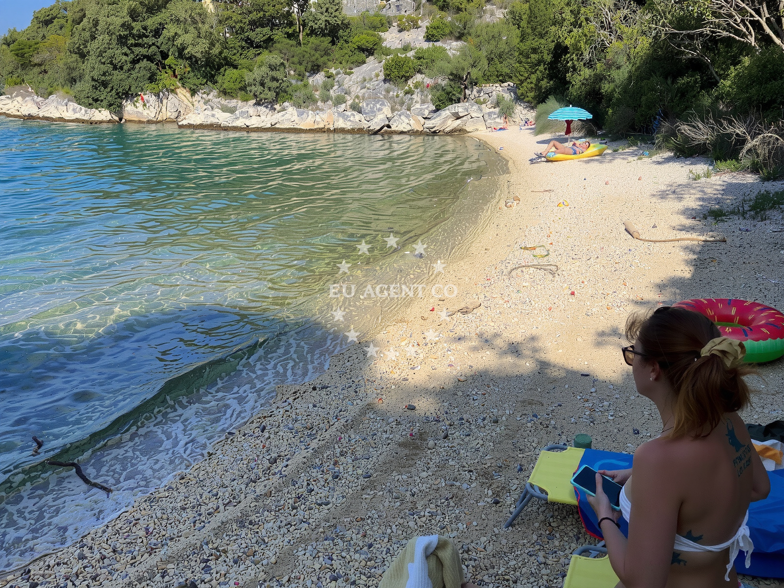 Beach facilities and surroundings at Uvala Rabasalj in Bok od Brozica 100, Vrh, Krk