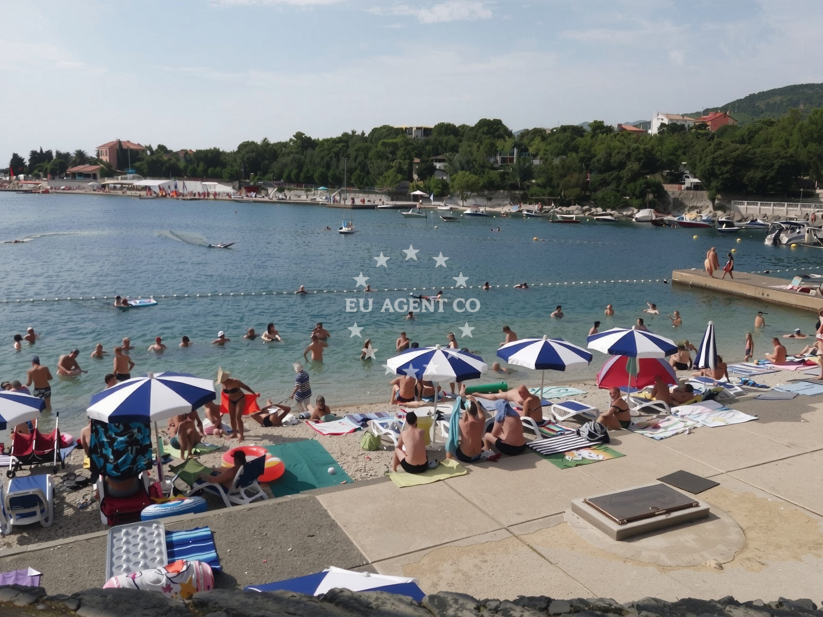 Shoreline and swimming area at Uvala Slana in Matkino 5, Selce