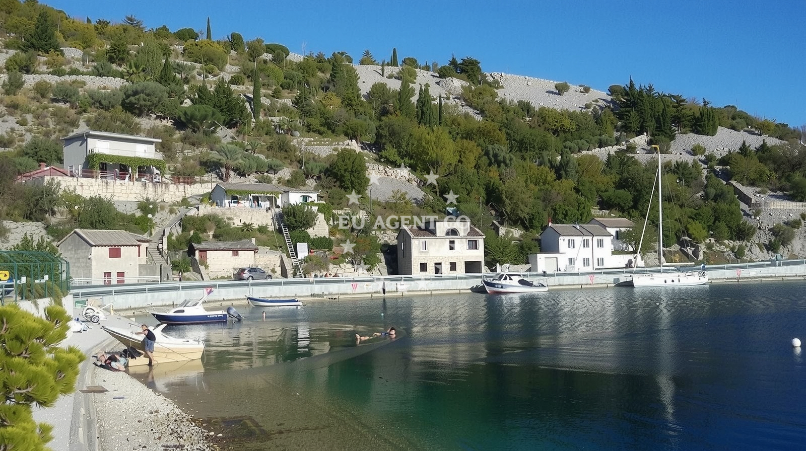 Beach facilities and surroundings at Uvala Tamnicka II in Sveta Marija Magdalena 43, Barić Draga