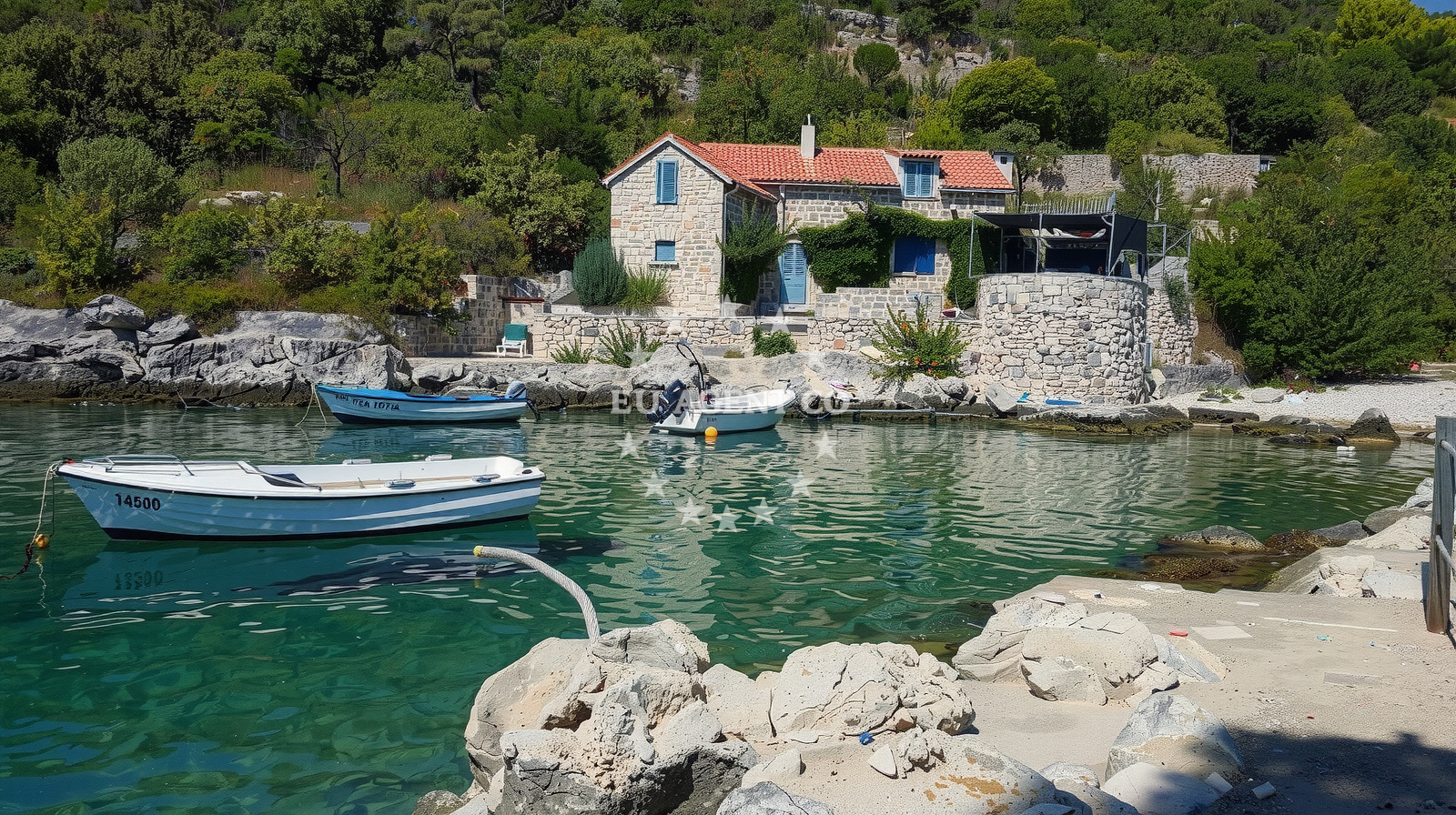 Beach facilities and surroundings at Uvala Tatinja in 1 Podkuća, Grohote