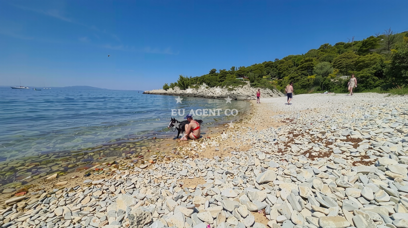 Sea and coastal view of Uvala Vadikandija in TOVARNELE 67, Lun