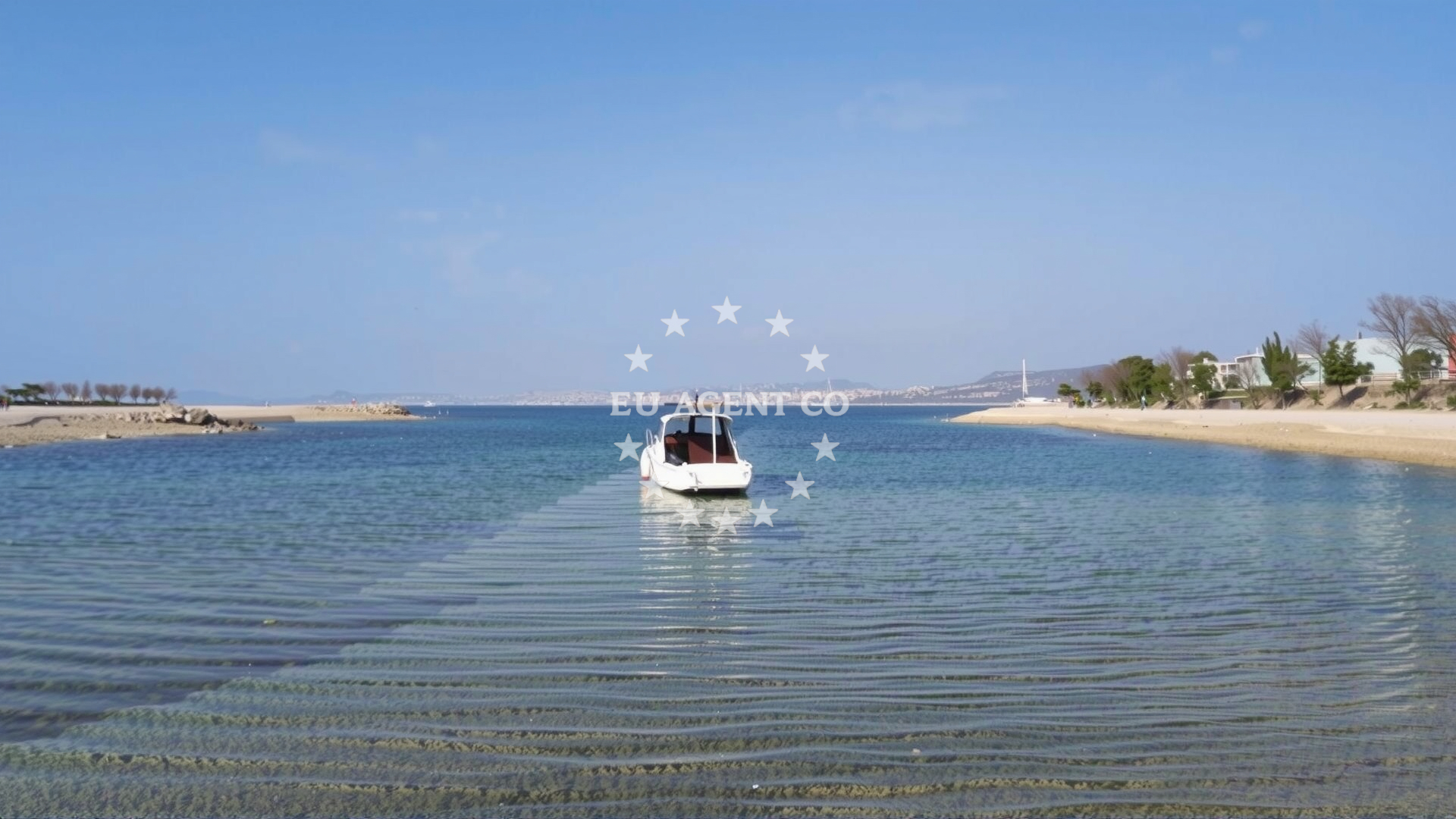 Beach facilities and surroundings at Uvala Vodotoc